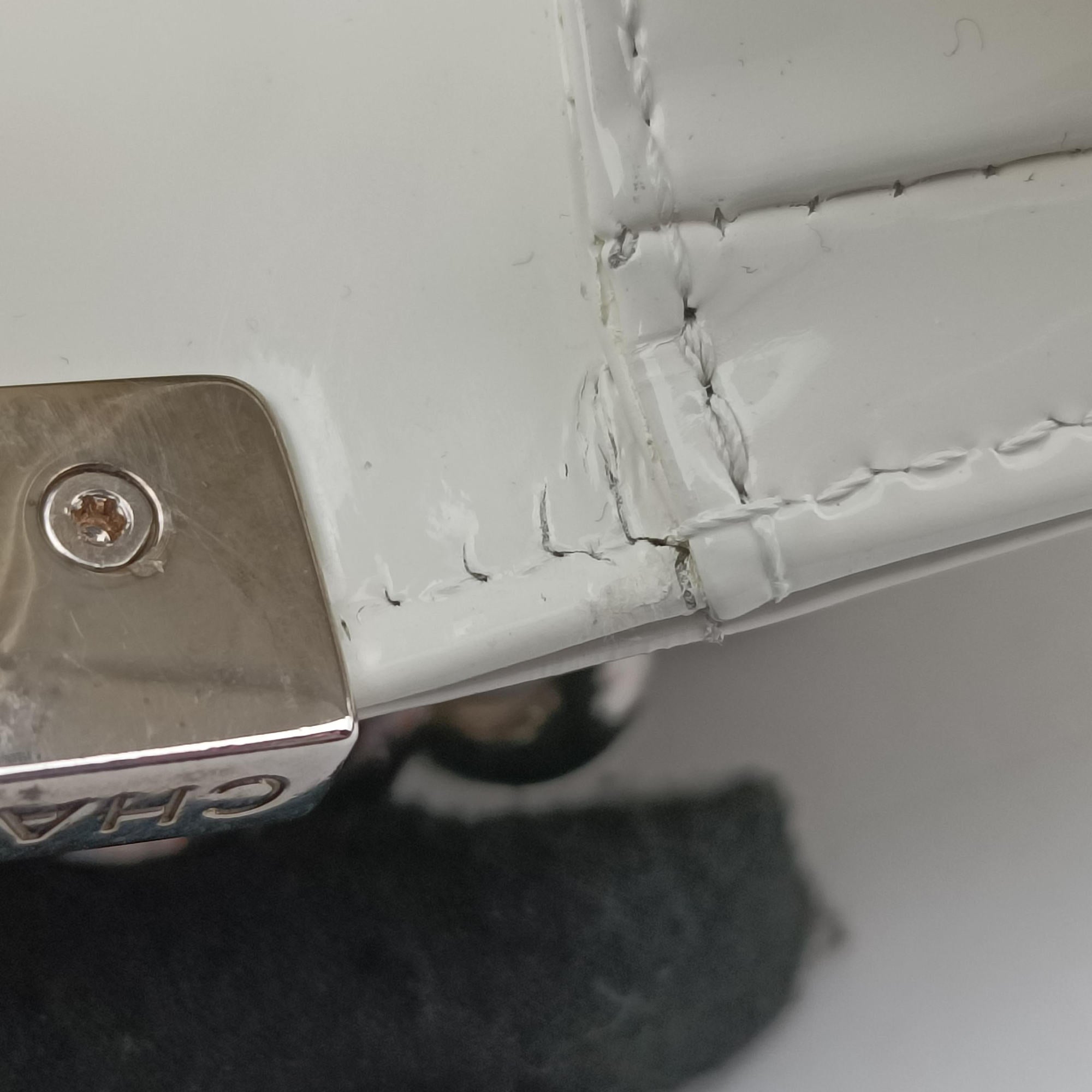 Secondhand Chanel BOY CHANEL White Patent A67017 shoulderbag | stylenewstar