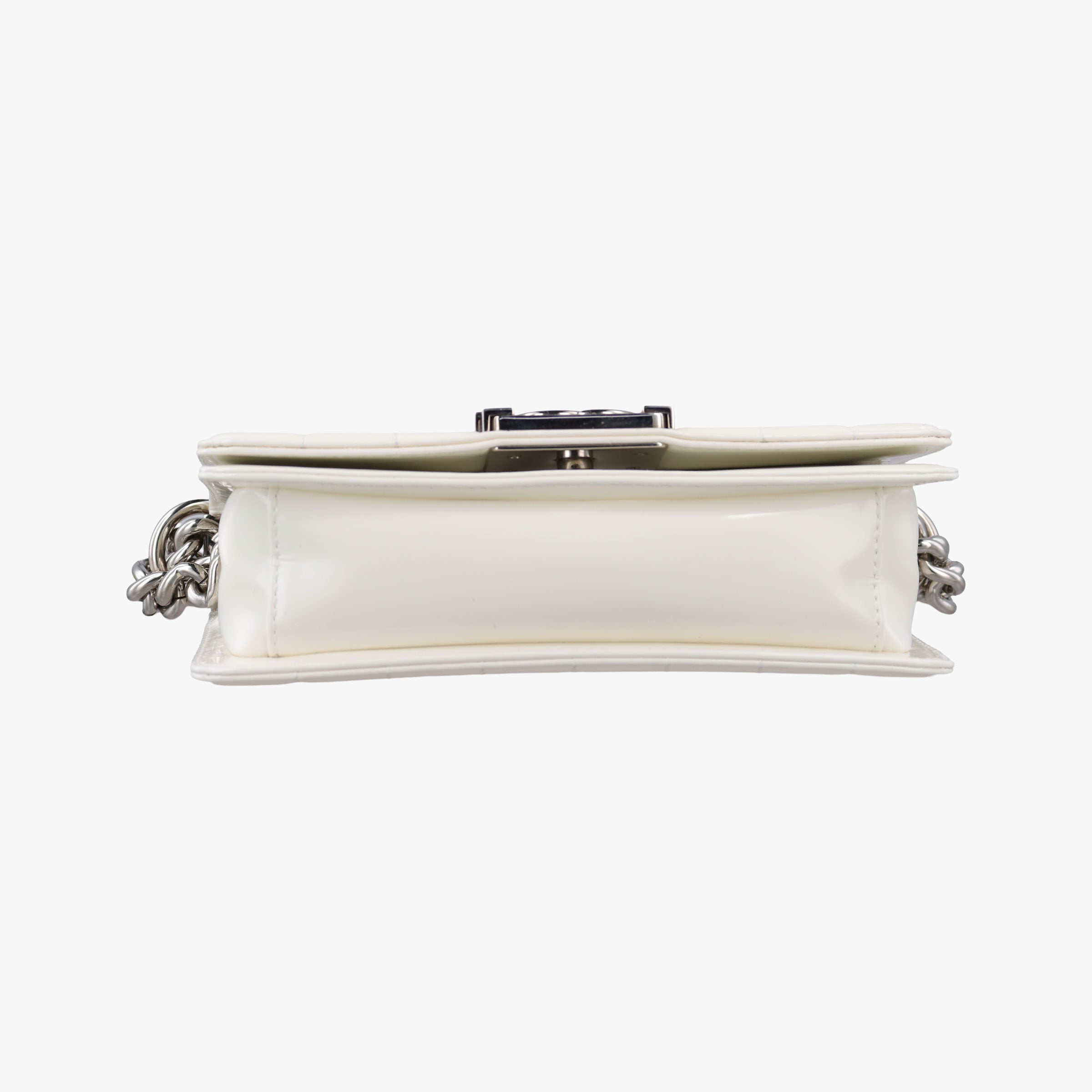 Secondhand Chanel BOY CHANEL White Patent A67017 shoulderbag | stylenewstar