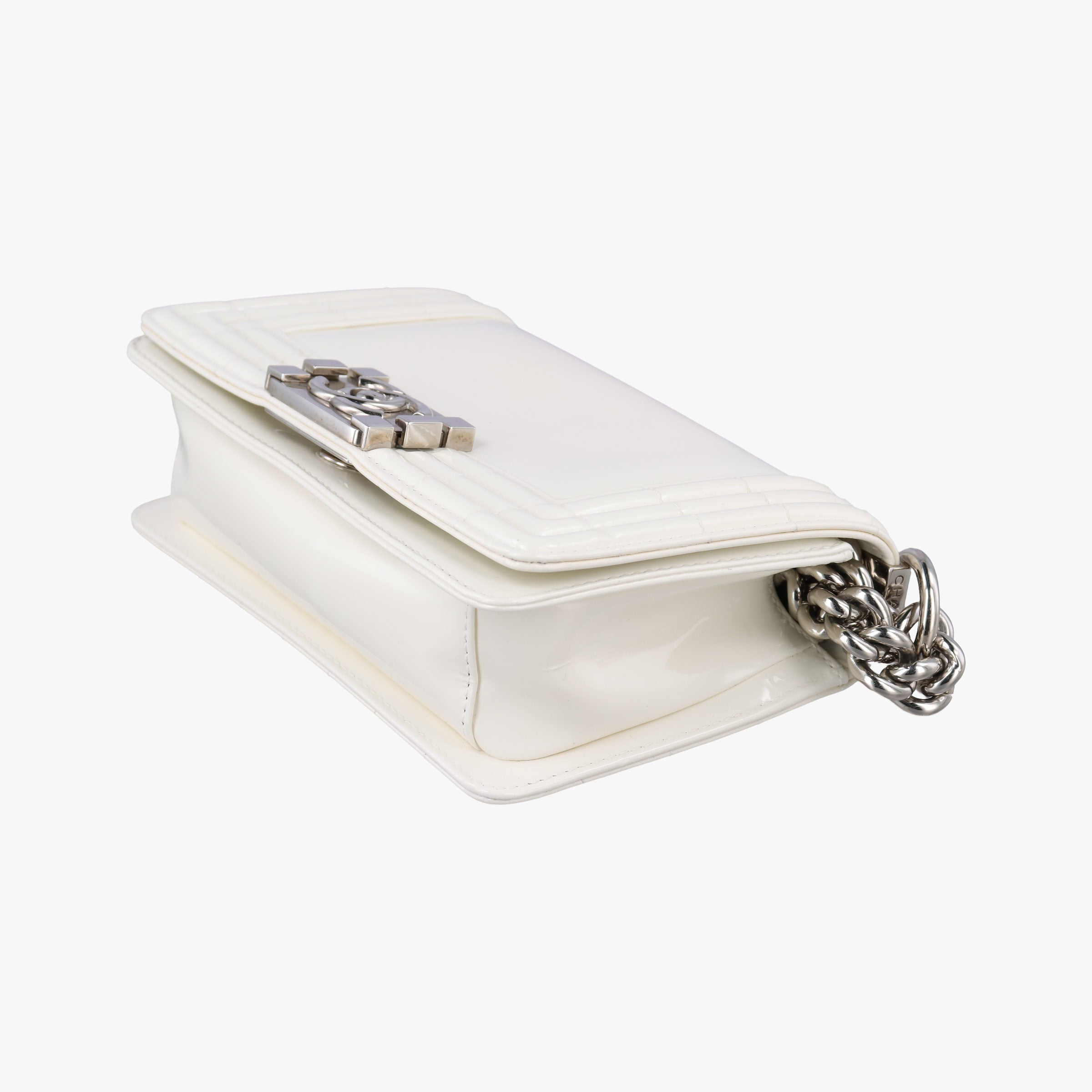 Secondhand Chanel BOY CHANEL White Patent A67017 shoulderbag | stylenewstar