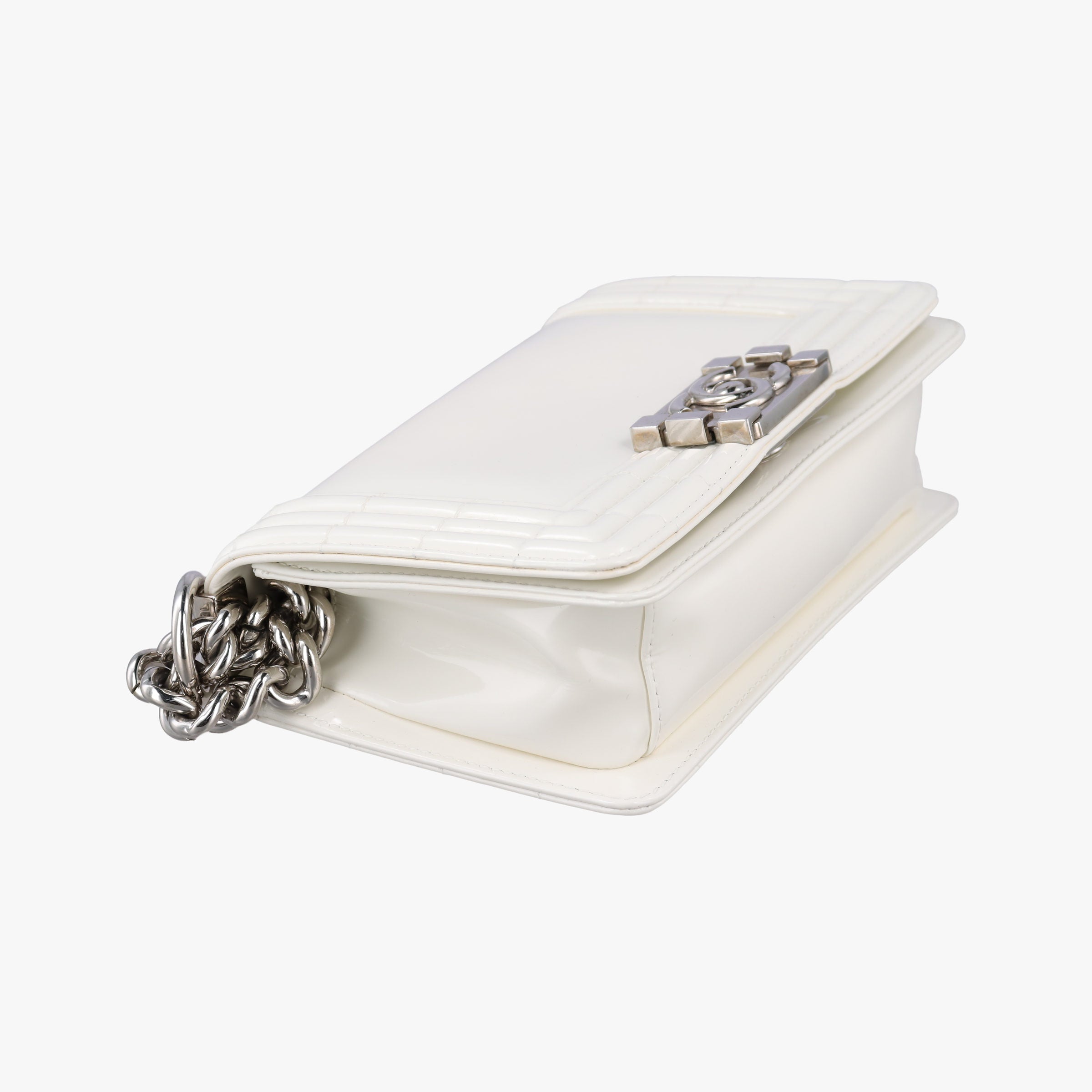 Secondhand Chanel BOY CHANEL White Patent A67017 shoulderbag | stylenewstar