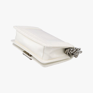 Secondhand Chanel BOY CHANEL White Patent A67017 shoulderbag | stylenewstar
