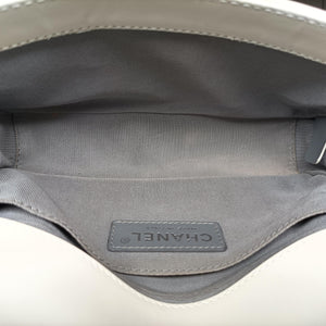 Secondhand Chanel BOY CHANEL White Patent A67017 shoulderbag | stylenewstar