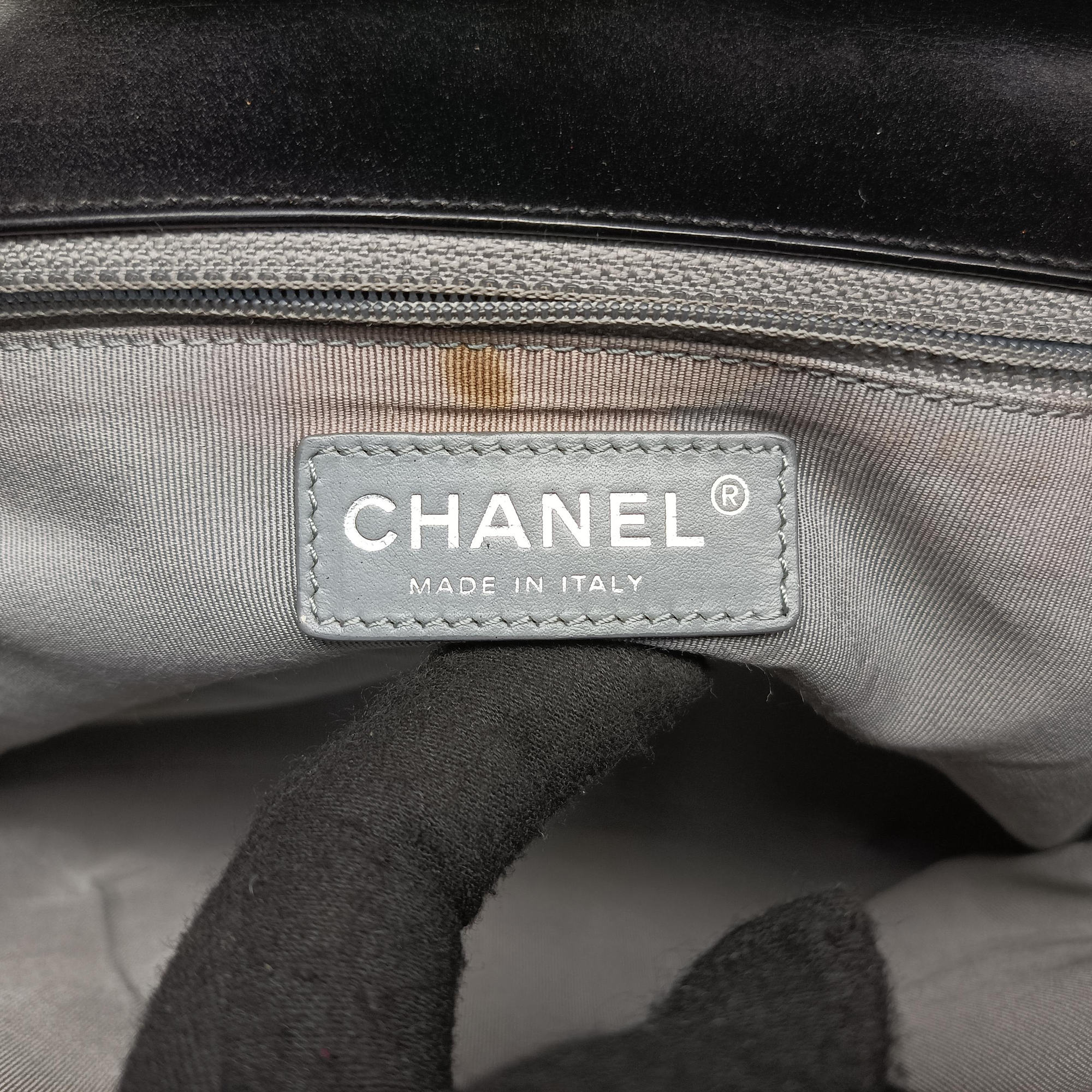 Vintage Chanel BOY CHANEL Black Patent A67021 shoulderbag | stylenewstar
