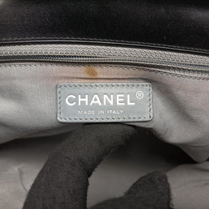 Vintage Chanel BOY CHANEL Black Patent A67021 shoulderbag | stylenewstar