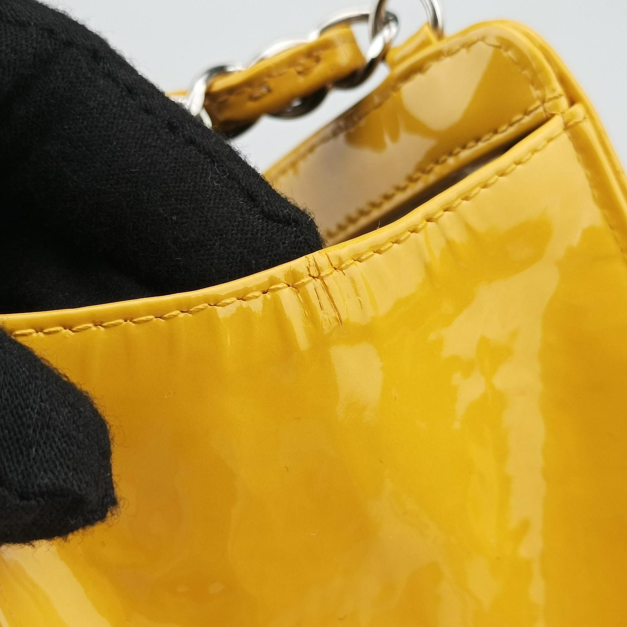 Pre-owned Chanel Symbol charm icon Yellow Patent A37156 shoulderbag | stylenewstar