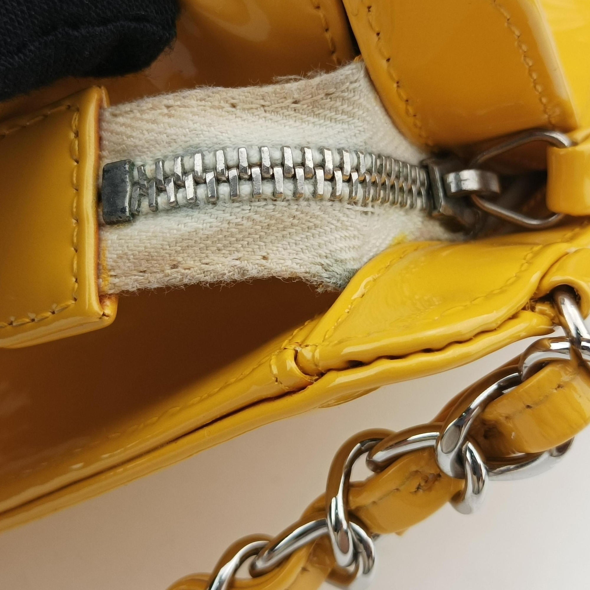 Pre-owned Chanel Symbol charm icon Yellow Patent A37156 shoulderbag | stylenewstar