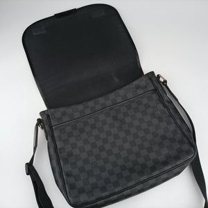 Pre-owned Louis Vuitton DANIEL MM Noir Damier GRAPHITE N58029 shoulderbag | stylenewstar