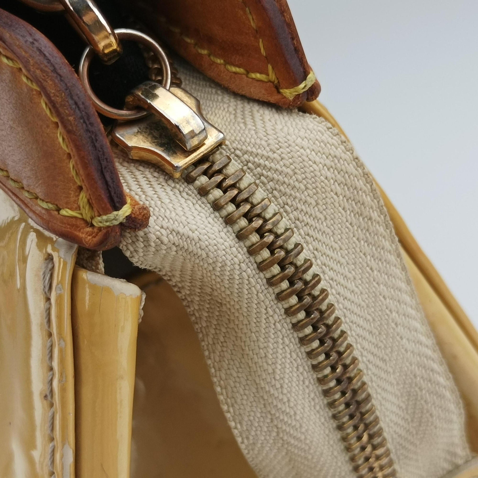 Pre-owned Louis Vuitton Brea MM Dunne Vernis M90180 shoulderbag | stylenewstar