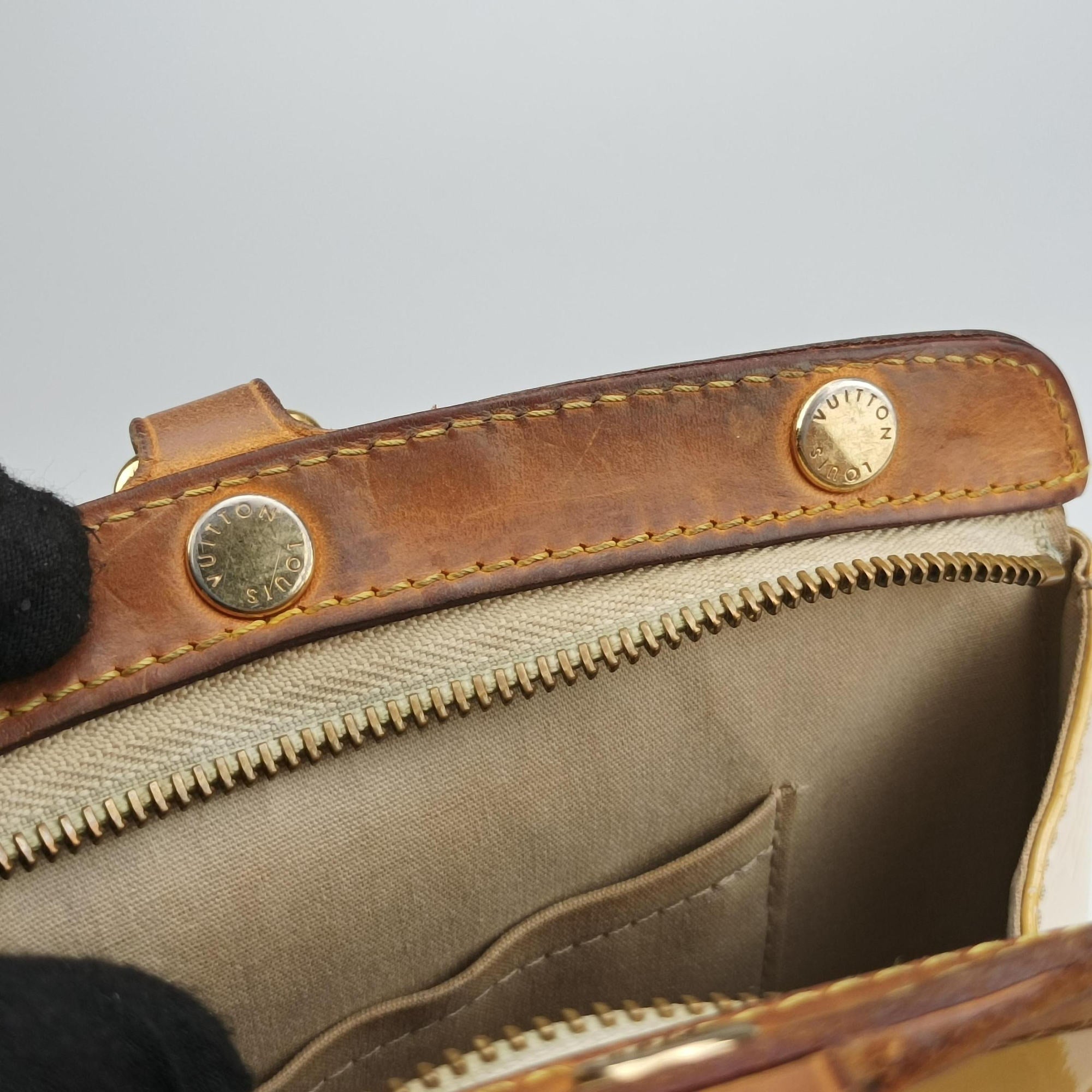 Pre-owned Louis Vuitton Brea MM Dunne Vernis M90180 shoulderbag | stylenewstar