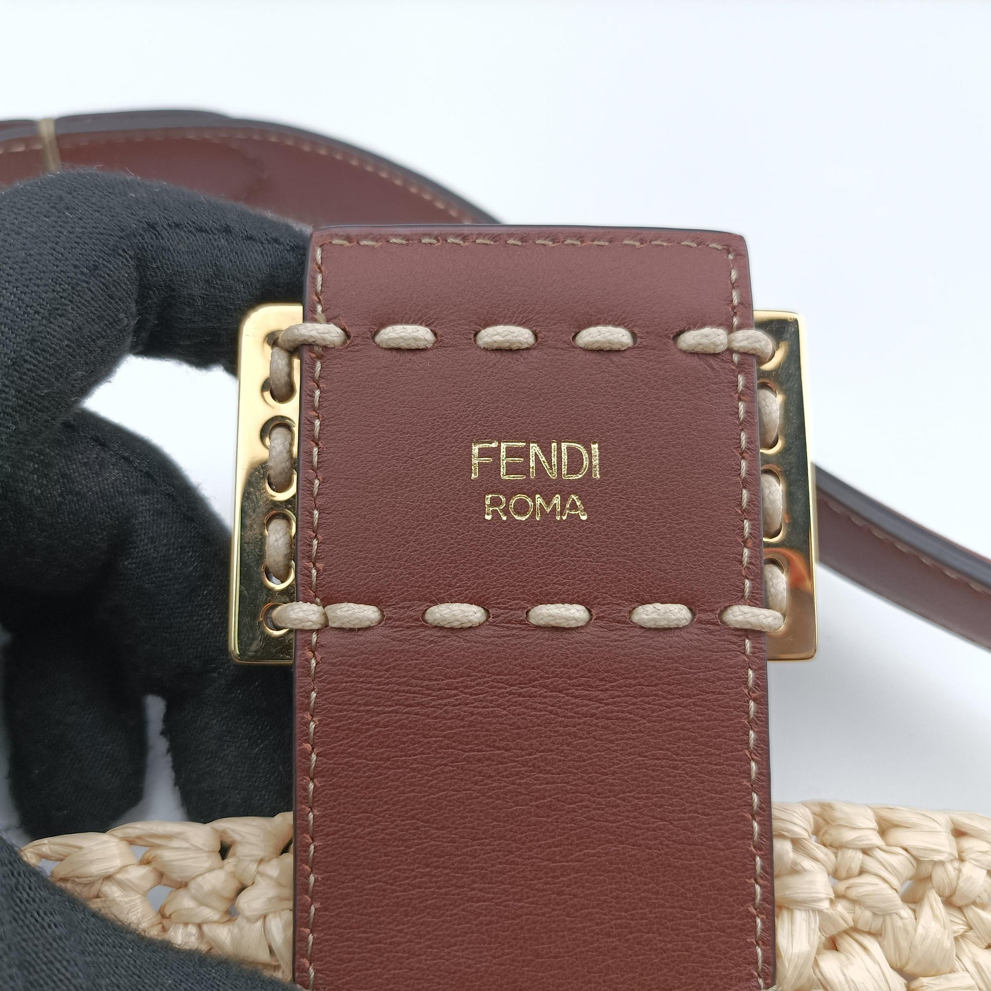 Pre-owned Fendi Croissant Crochet Beige straw 8BR790 shoulderbag | stylenewstar