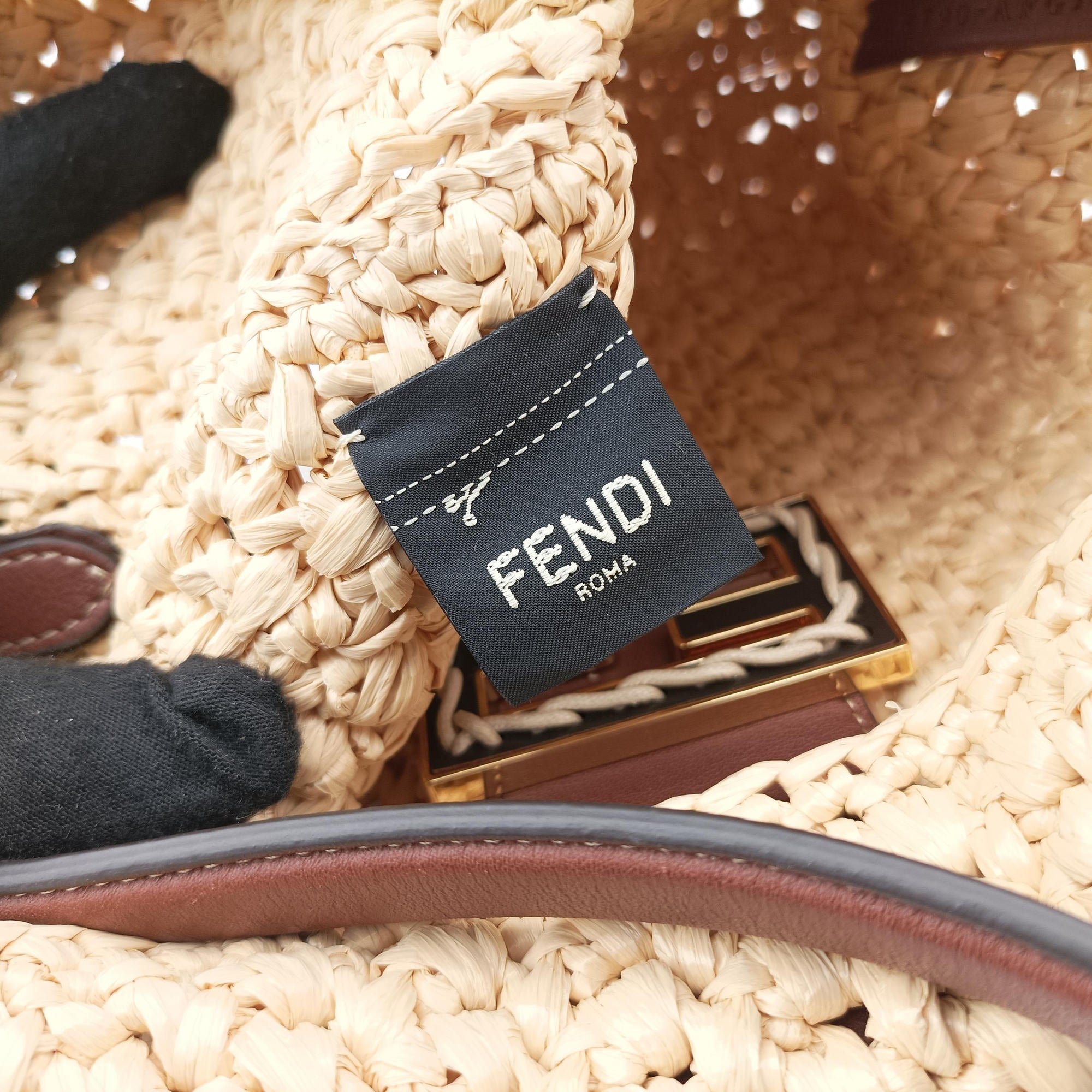 Pre-owned Fendi Croissant Crochet Beige straw 8BR790 shoulderbag | stylenewstar