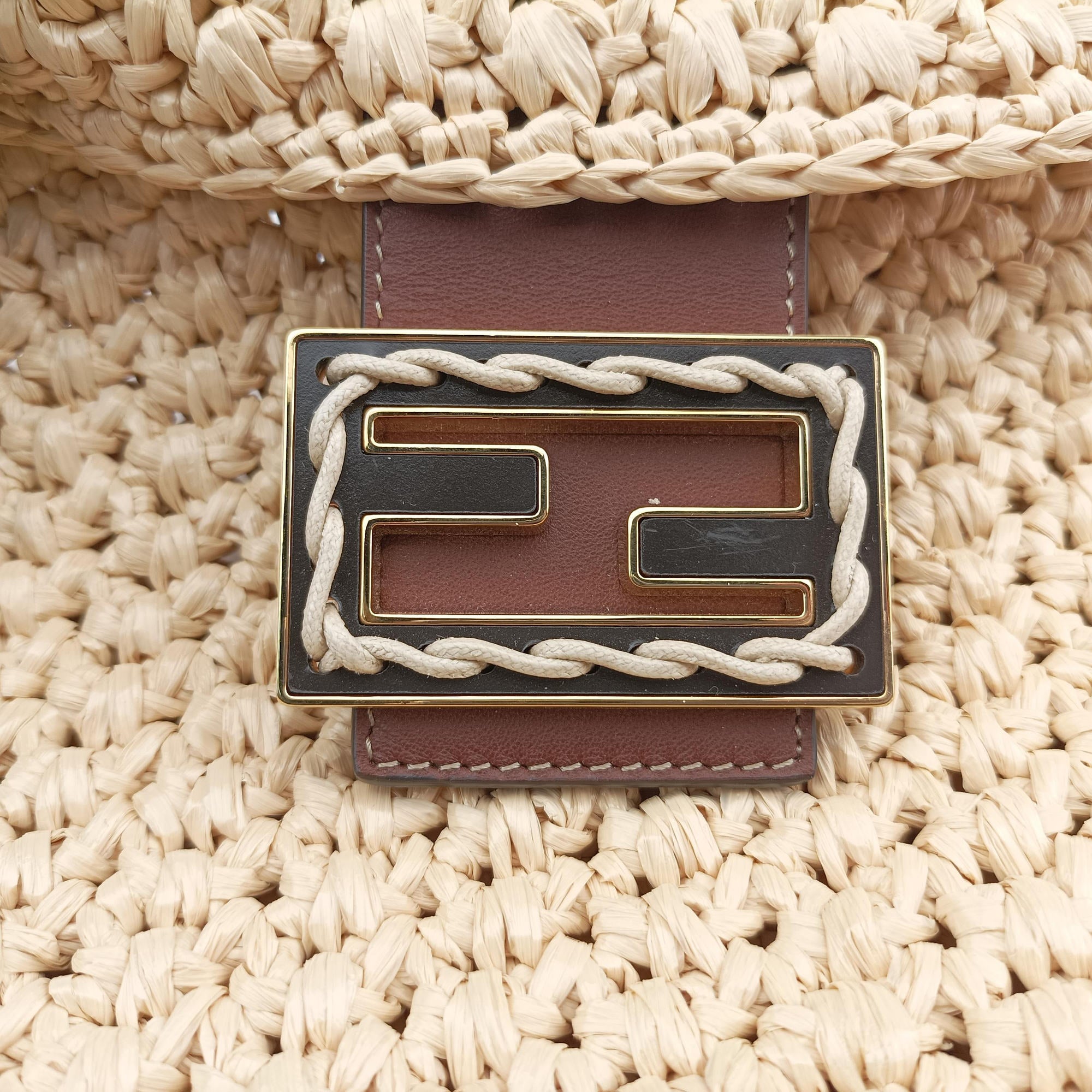 Pre-owned Fendi Croissant Crochet Beige straw 8BR790 shoulderbag | stylenewstar