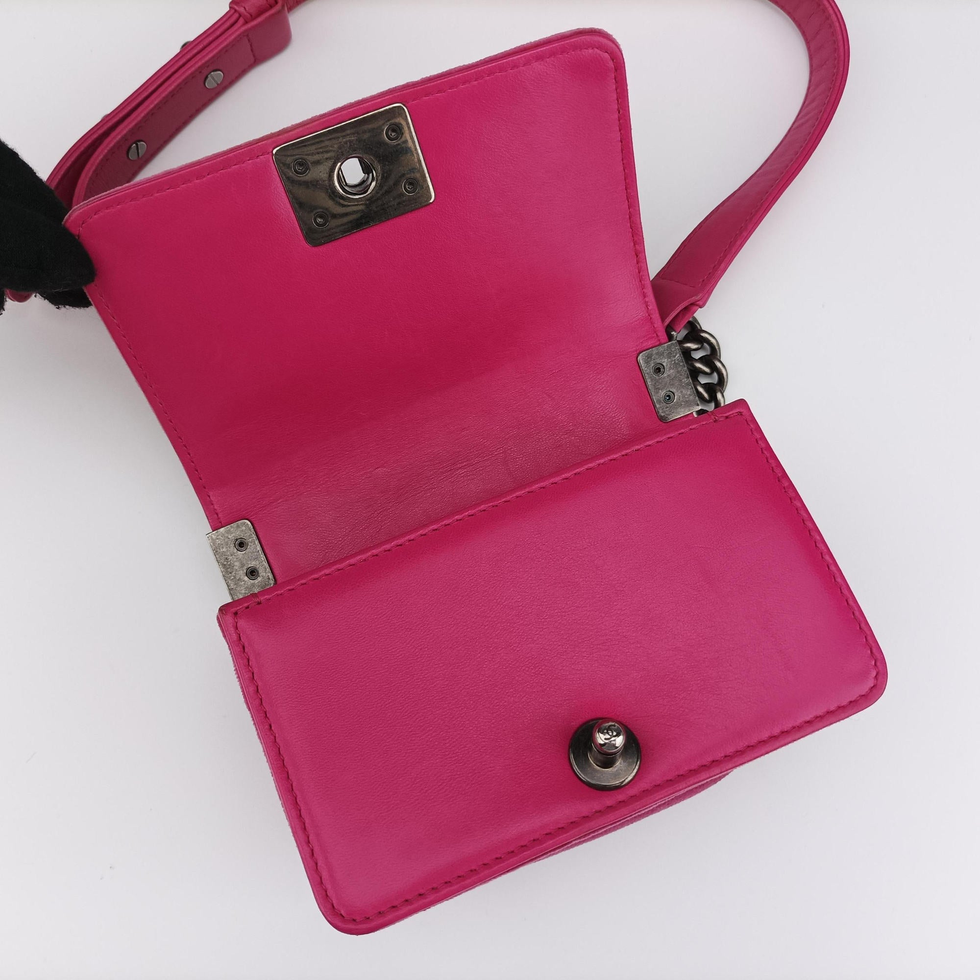 Pre-owned Chanel BOY CHANEL Pink velour A67364 shoulderbag | stylenewstar