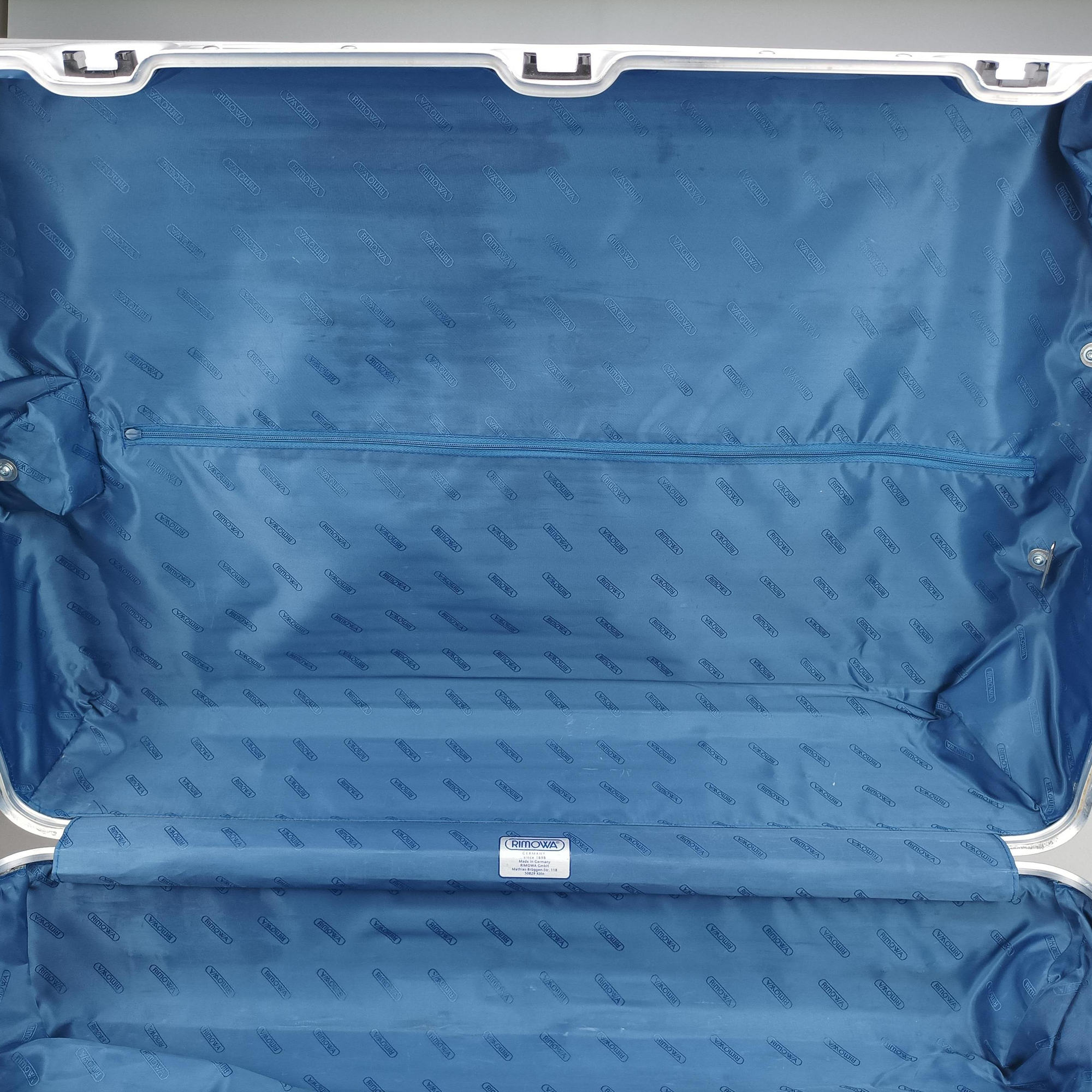 Pre-owned RIMOWA TOPAS Silver aluminum  suitcase | stylenewstar