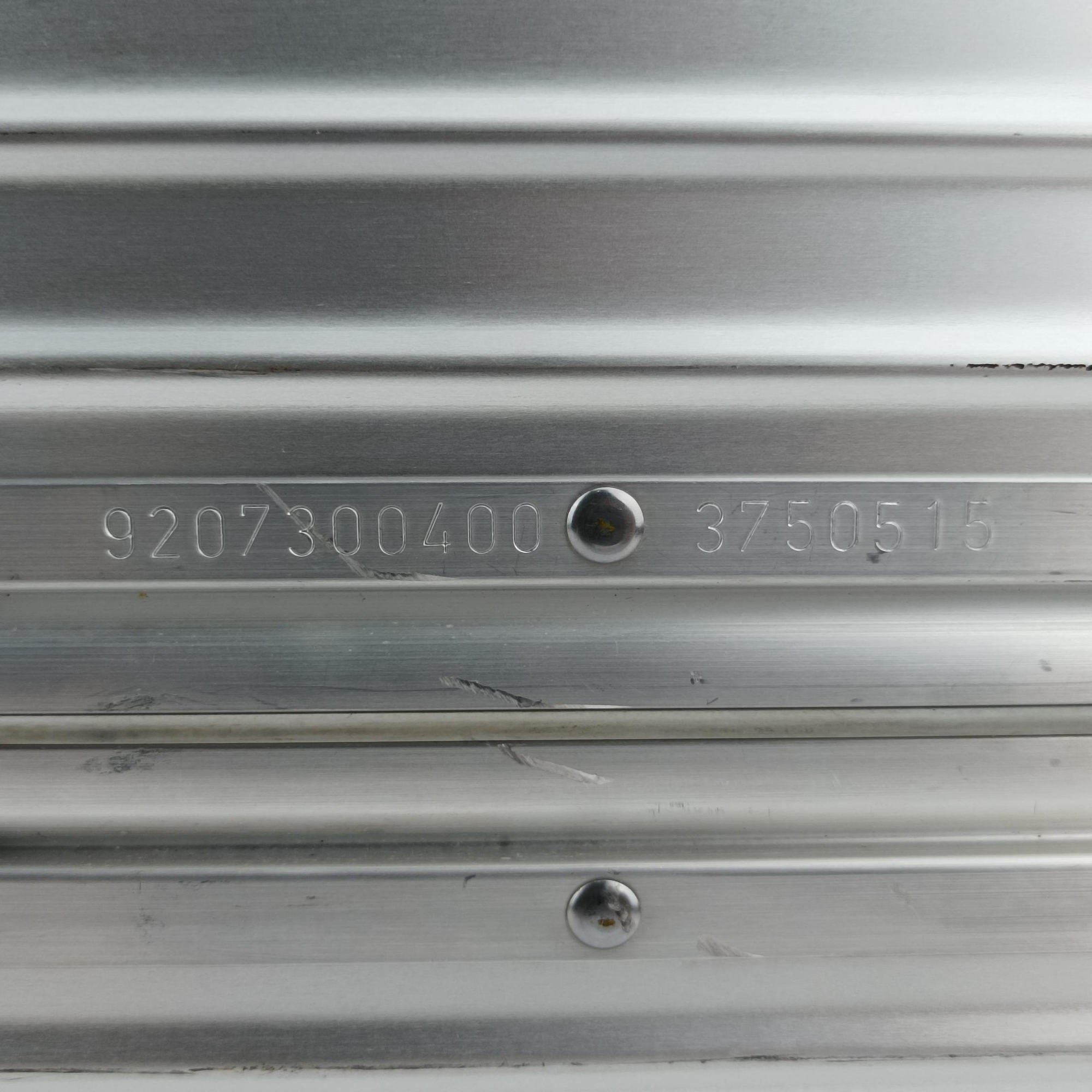 Pre-owned RIMOWA TOPAS Silver aluminum  suitcase | stylenewstar