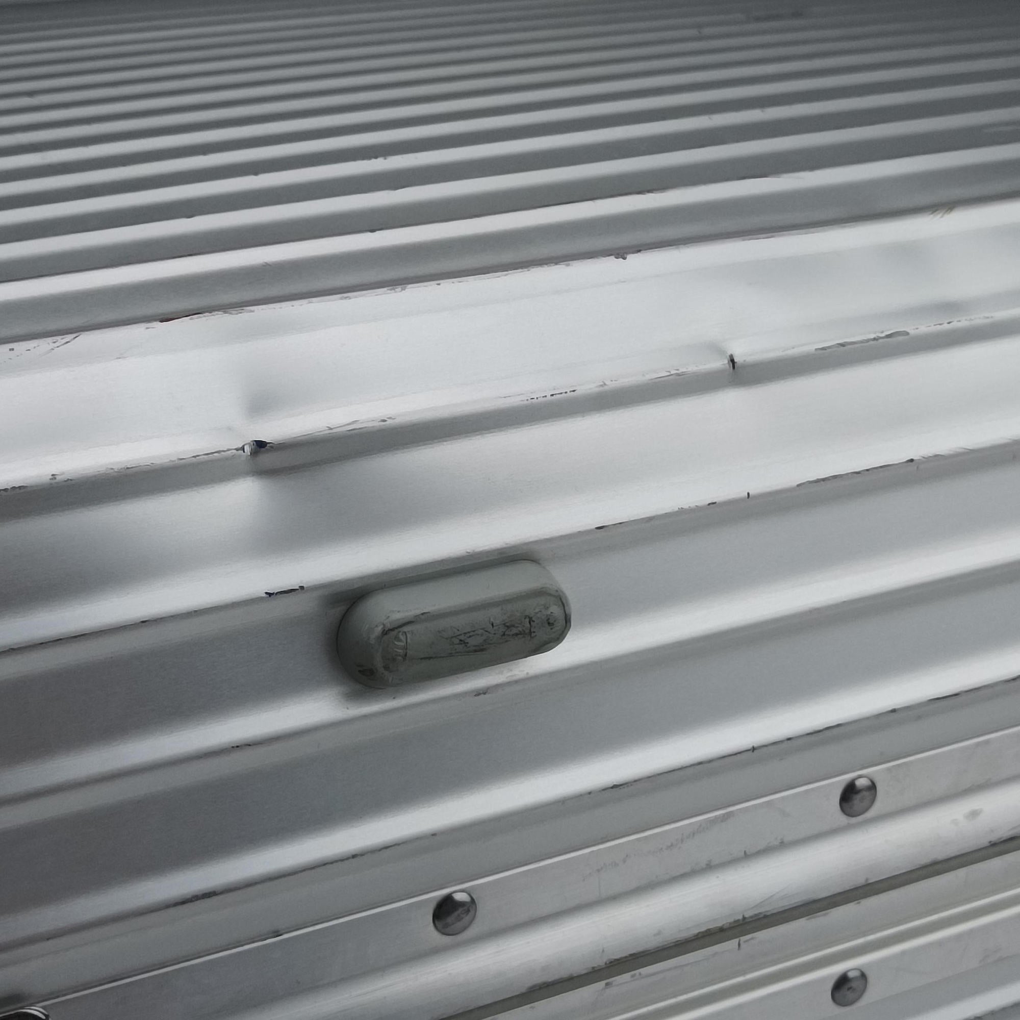 Pre-owned RIMOWA TOPAS Silver aluminum  suitcase | stylenewstar
