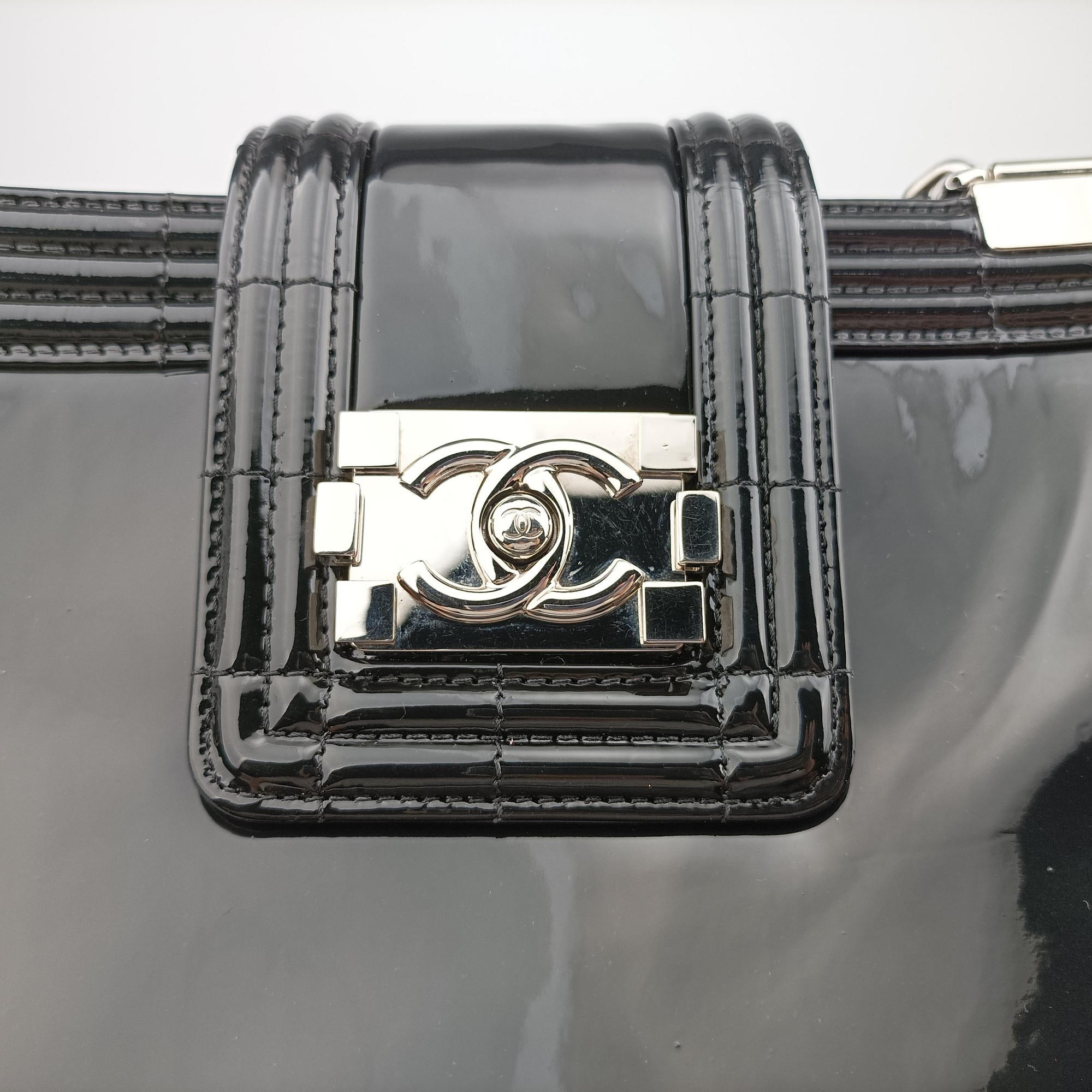 Secondhand Chanel Jetsetter Boy Shopping Tote Black Enamel A67019 shoulderbag | stylenewstar