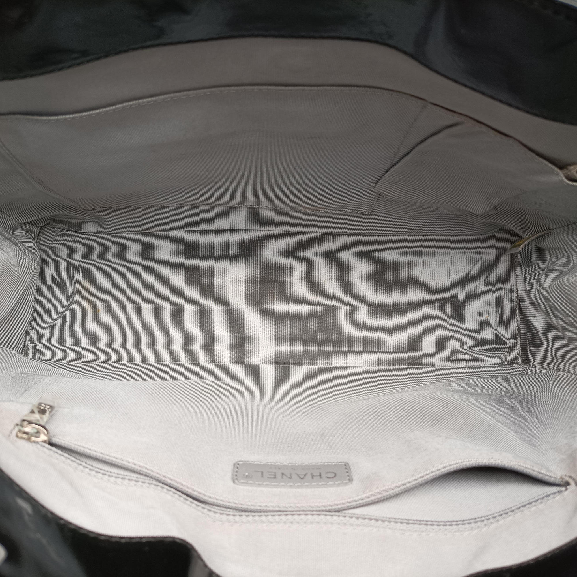Secondhand Chanel Jetsetter Boy Shopping Tote Black Enamel A67019 shoulderbag | stylenewstar