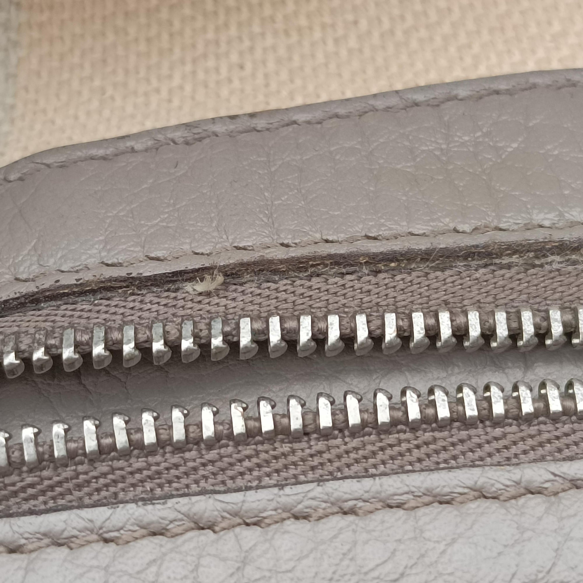 Pre-owned Gucci Bamboo Daily Grey Leather 370826 shoulderbag | stylenewstar
