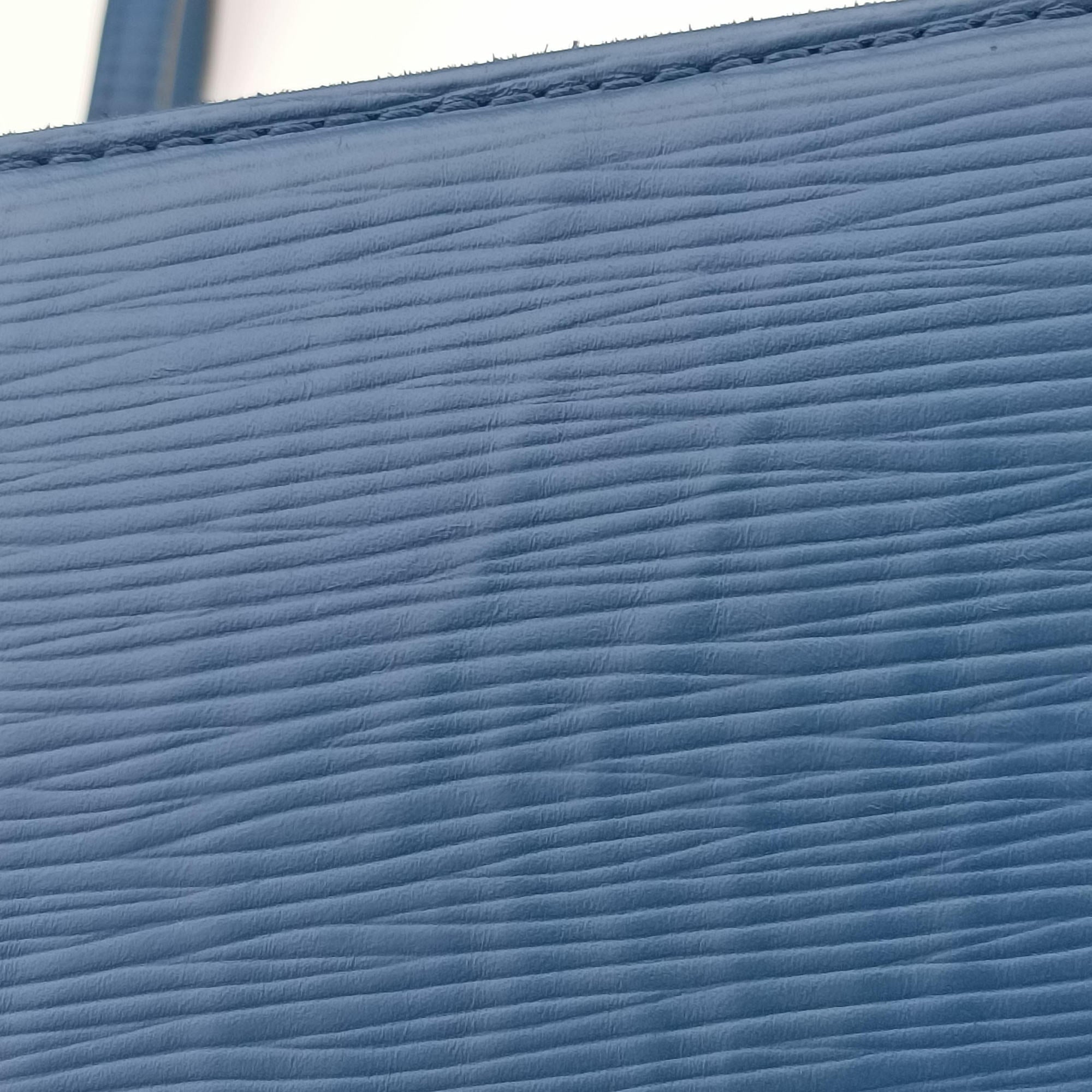 Secondhand Louis Vuitton Neverfull MM Cyan Epi M40930 shoulderbag | stylenewstar