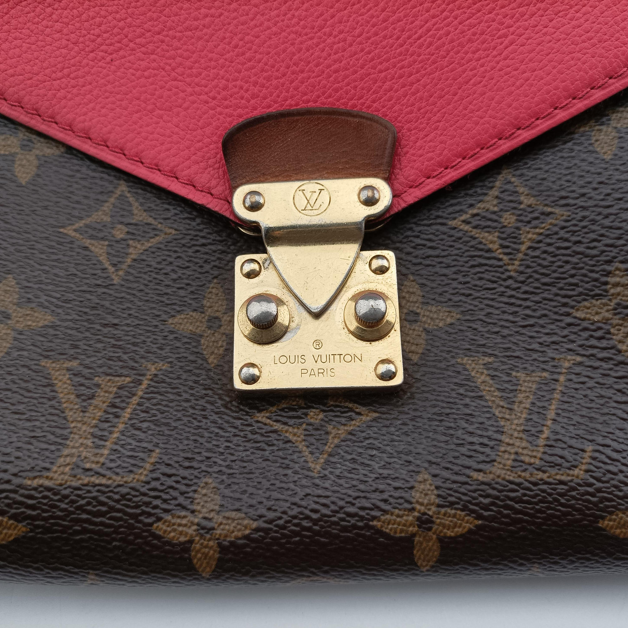 Vintage Louis Vuitton PALLAS Chain Brown×Poppy Petal Monogram Canvas×calf leather M41741 shoulderbag | stylenewstar