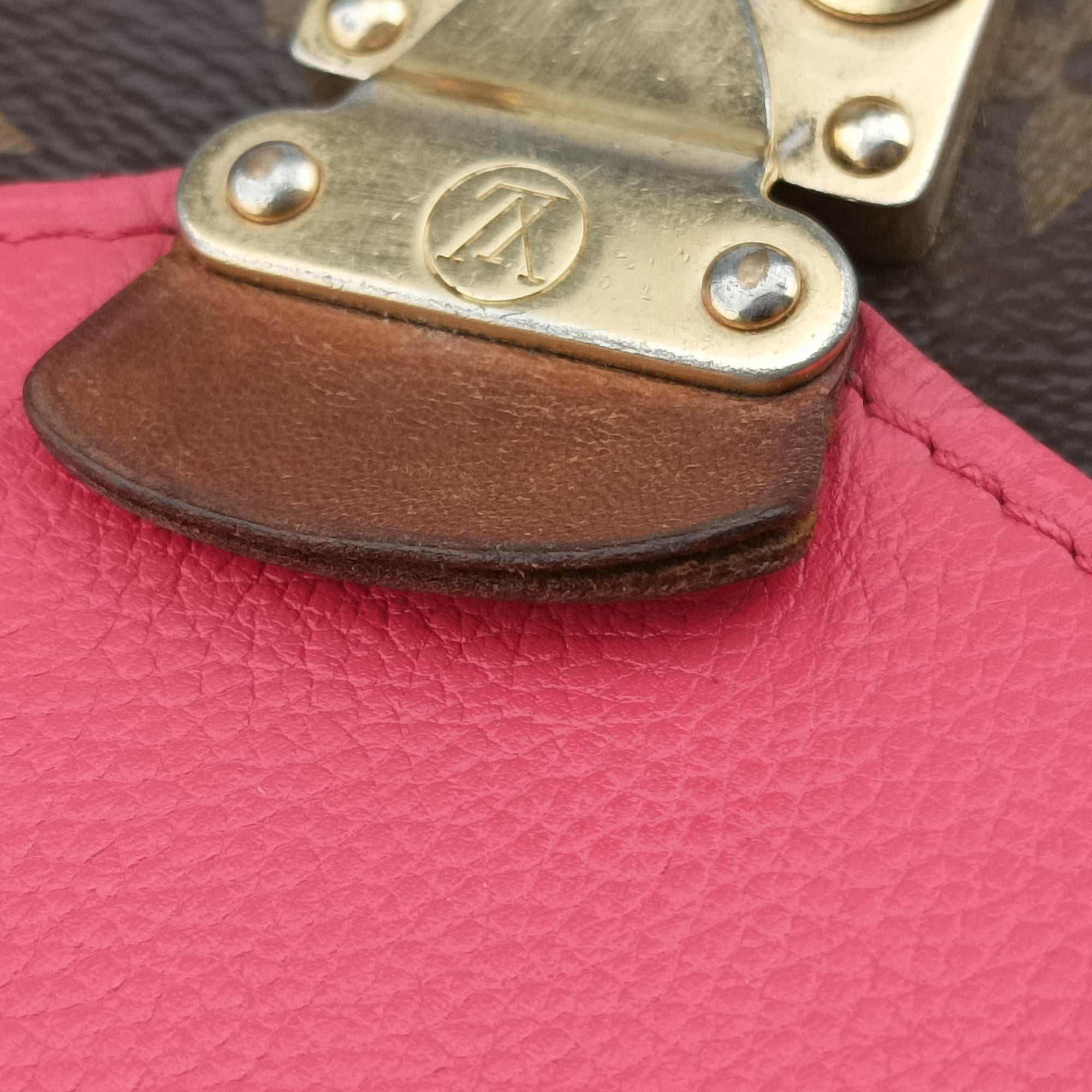 Vintage Louis Vuitton PALLAS Chain Brown×Poppy Petal Monogram Canvas×calf leather M41741 shoulderbag | stylenewstar