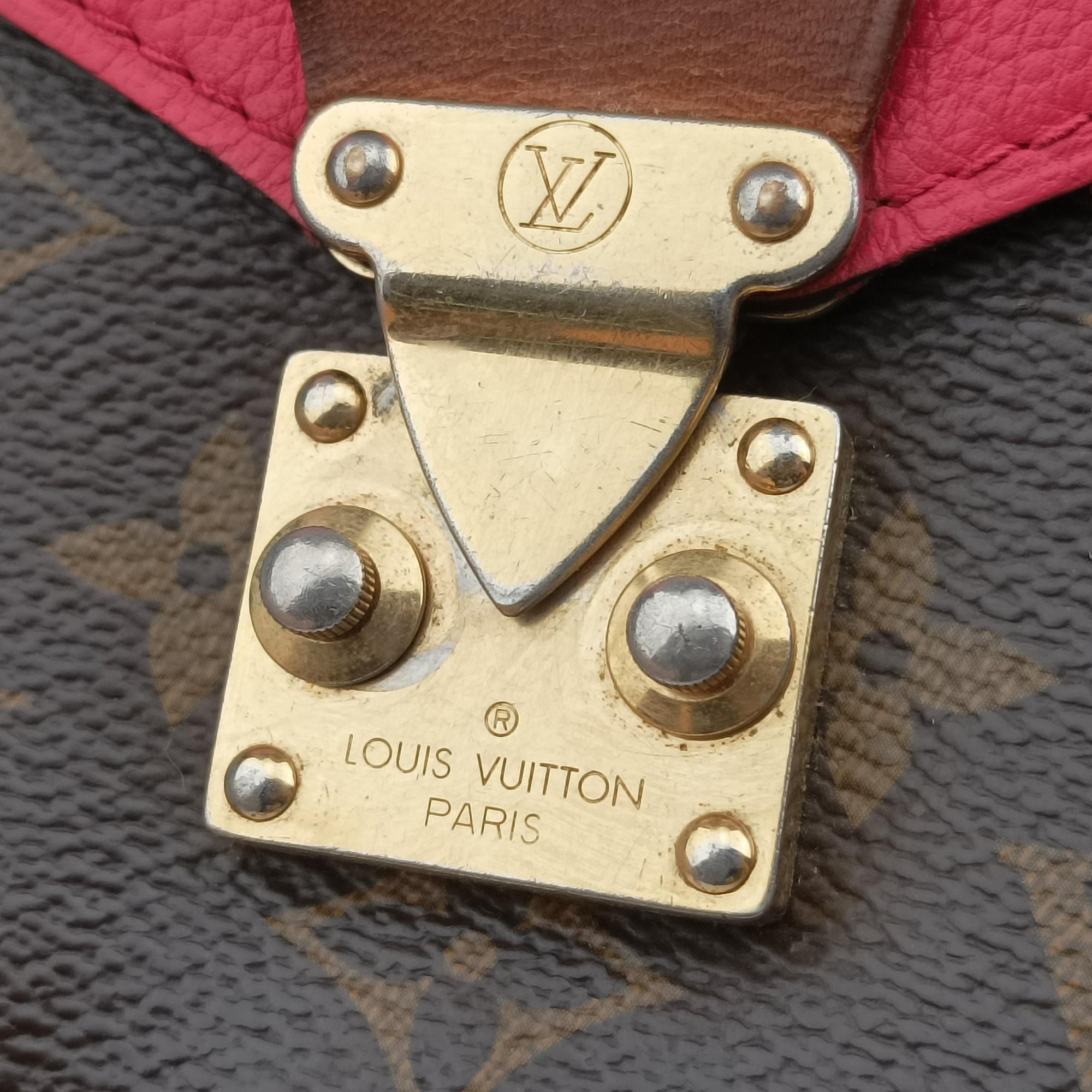 Vintage Louis Vuitton PALLAS Chain Brown×Poppy Petal Monogram Canvas×calf leather M41741 shoulderbag | stylenewstar