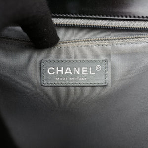 Pre-owned Chanel BOY CHANEL Black Enamel Leather A67021 shoulderbag | stylenewstar