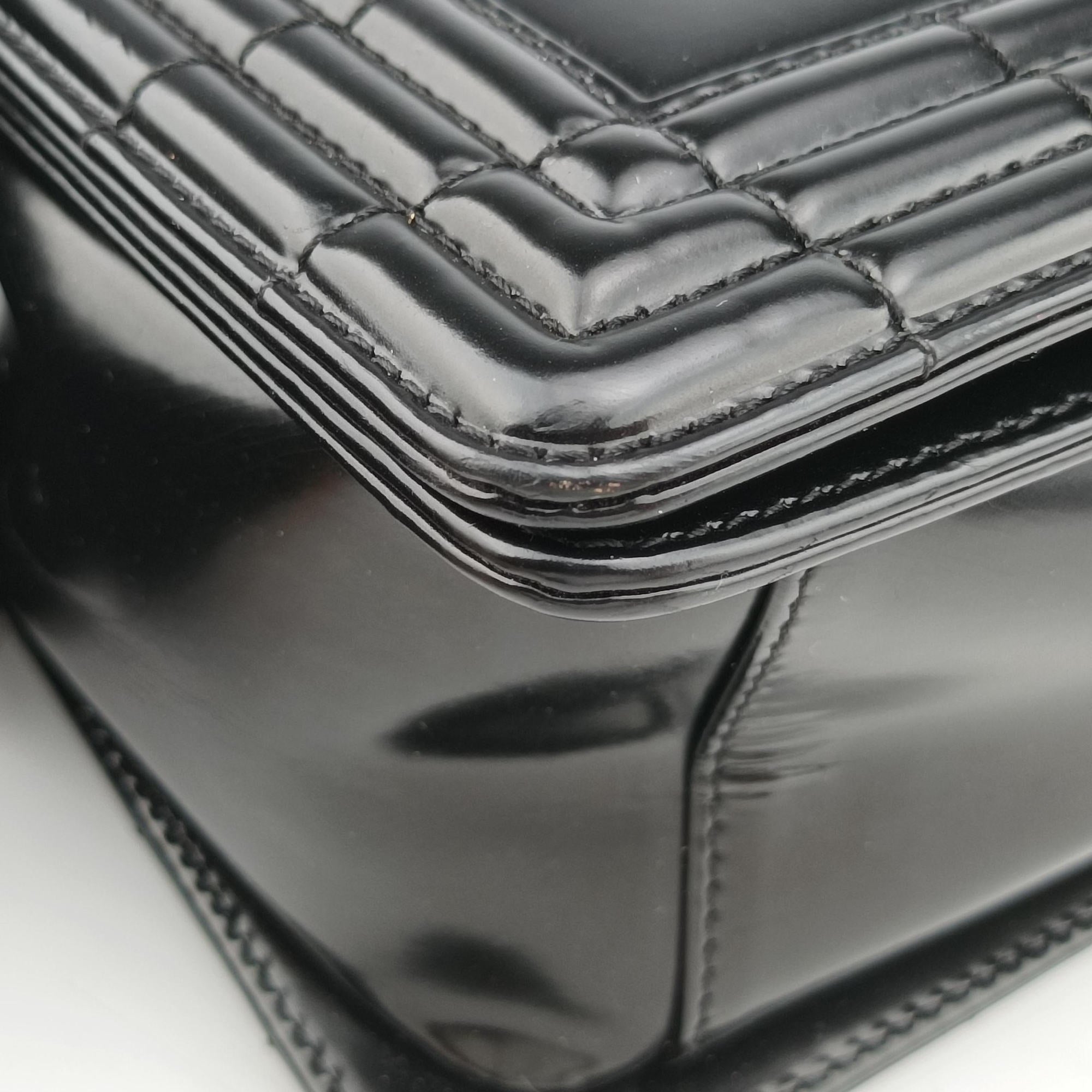 Pre-owned Chanel BOY CHANEL Black Enamel Leather A67021 shoulderbag | stylenewstar