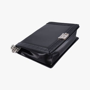 Pre-owned Chanel BOY CHANEL Black Enamel Leather A67021 shoulderbag | stylenewstar