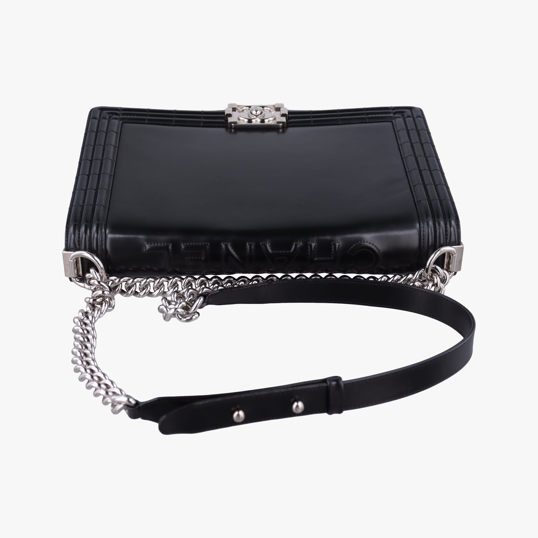 Pre-owned Chanel BOY CHANEL Black Enamel Leather A67021 shoulderbag | stylenewstar