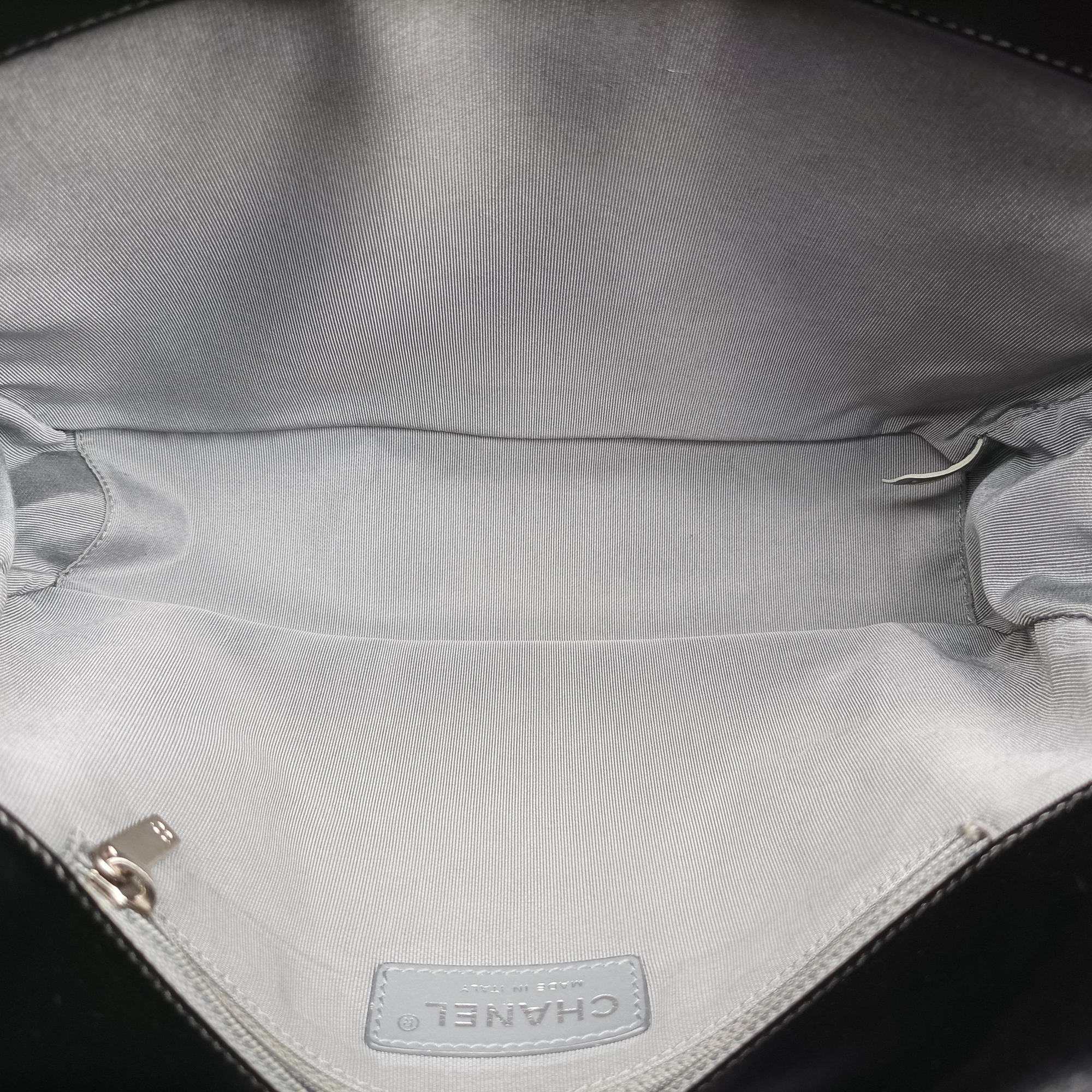 Pre-owned Chanel BOY CHANEL Black Enamel Leather A67021 shoulderbag | stylenewstar