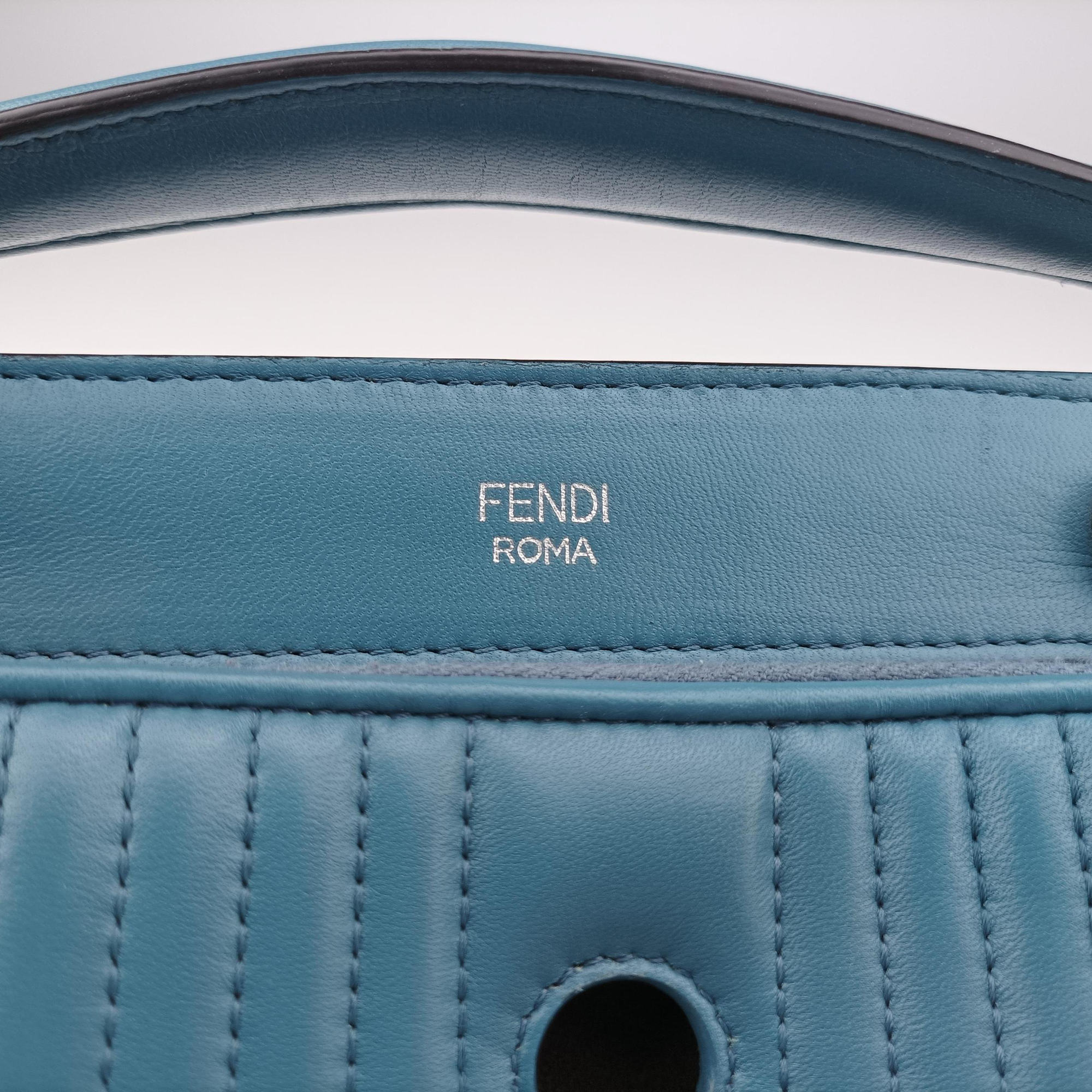 Pre-owned Fendi Dotcom Click Small Blue Leather 8BN299 shoulderbag | stylenewstar