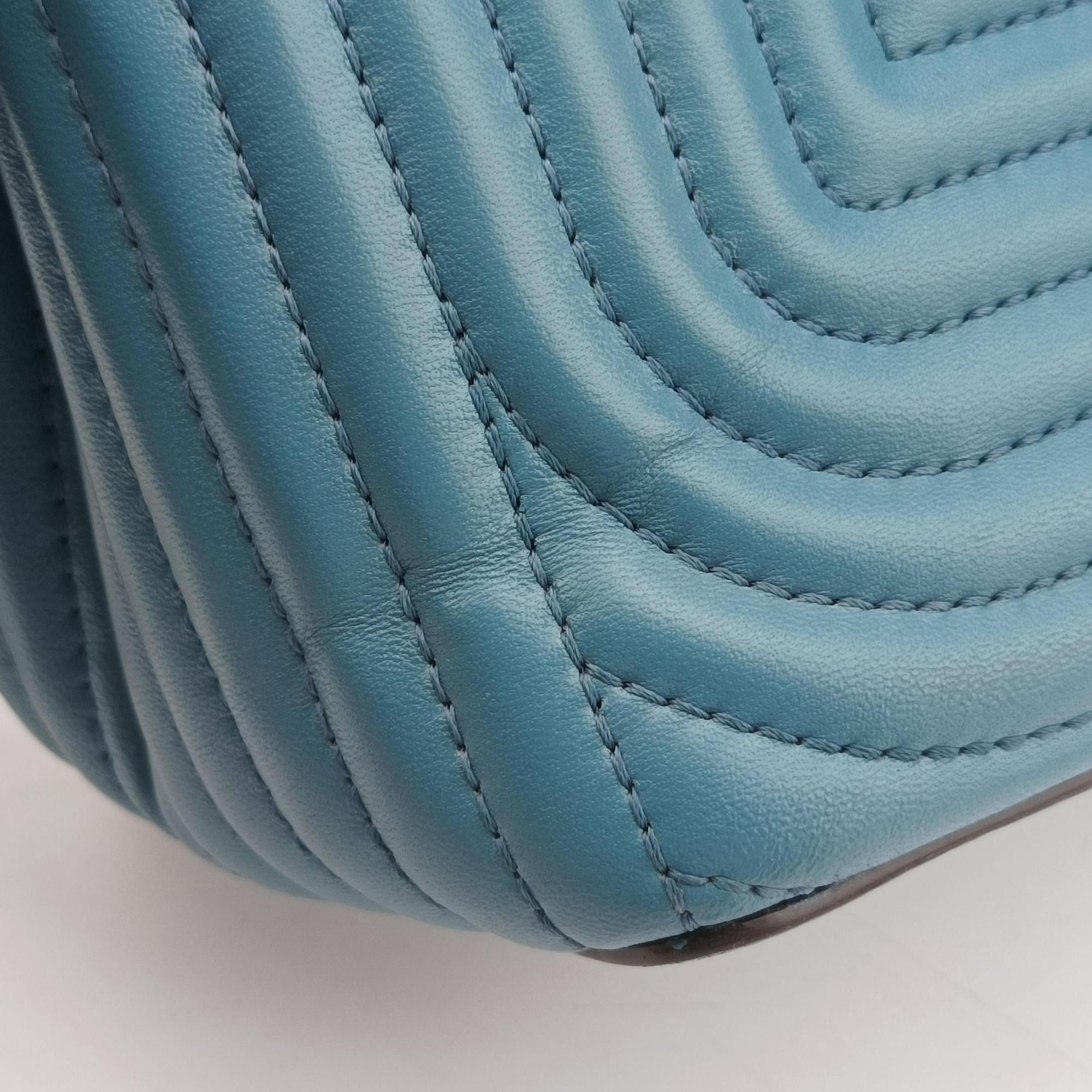 Pre-owned Fendi Dotcom Click Small Blue Leather 8BN299 shoulderbag | stylenewstar