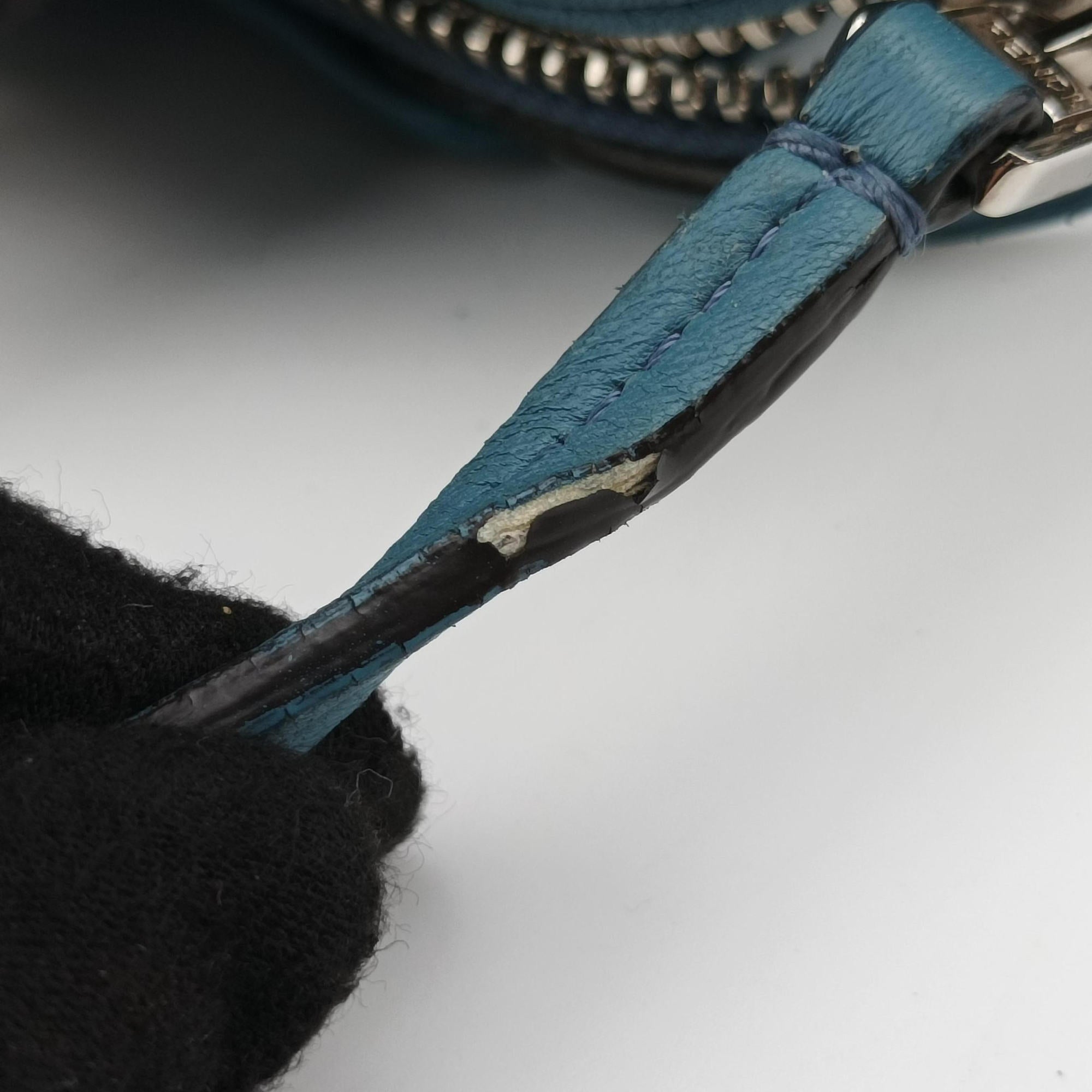 Pre-owned Fendi Dotcom Click Small Blue Leather 8BN299 shoulderbag | stylenewstar