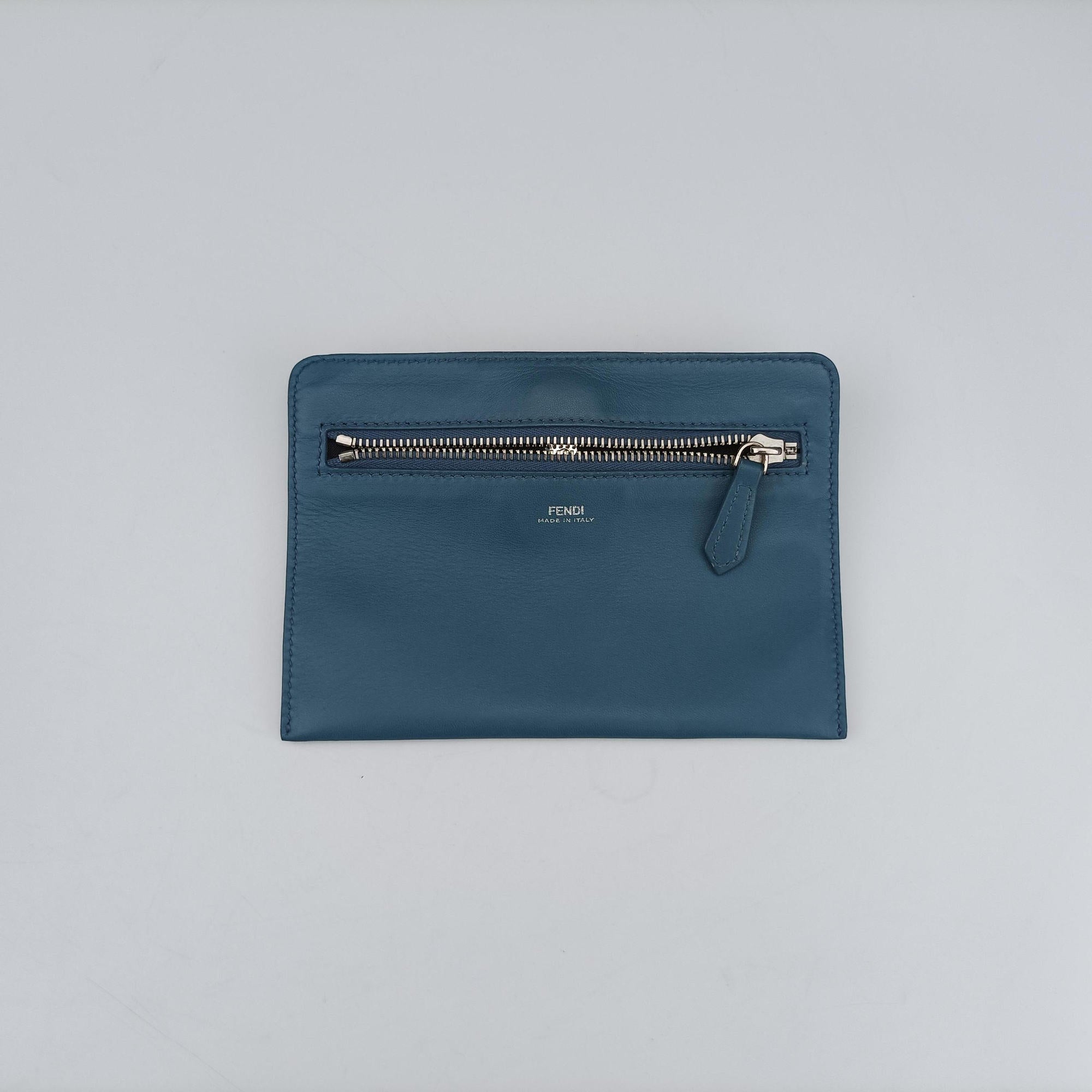 Pre-owned Fendi Dotcom Click Small Blue Leather 8BN299 shoulderbag | stylenewstar