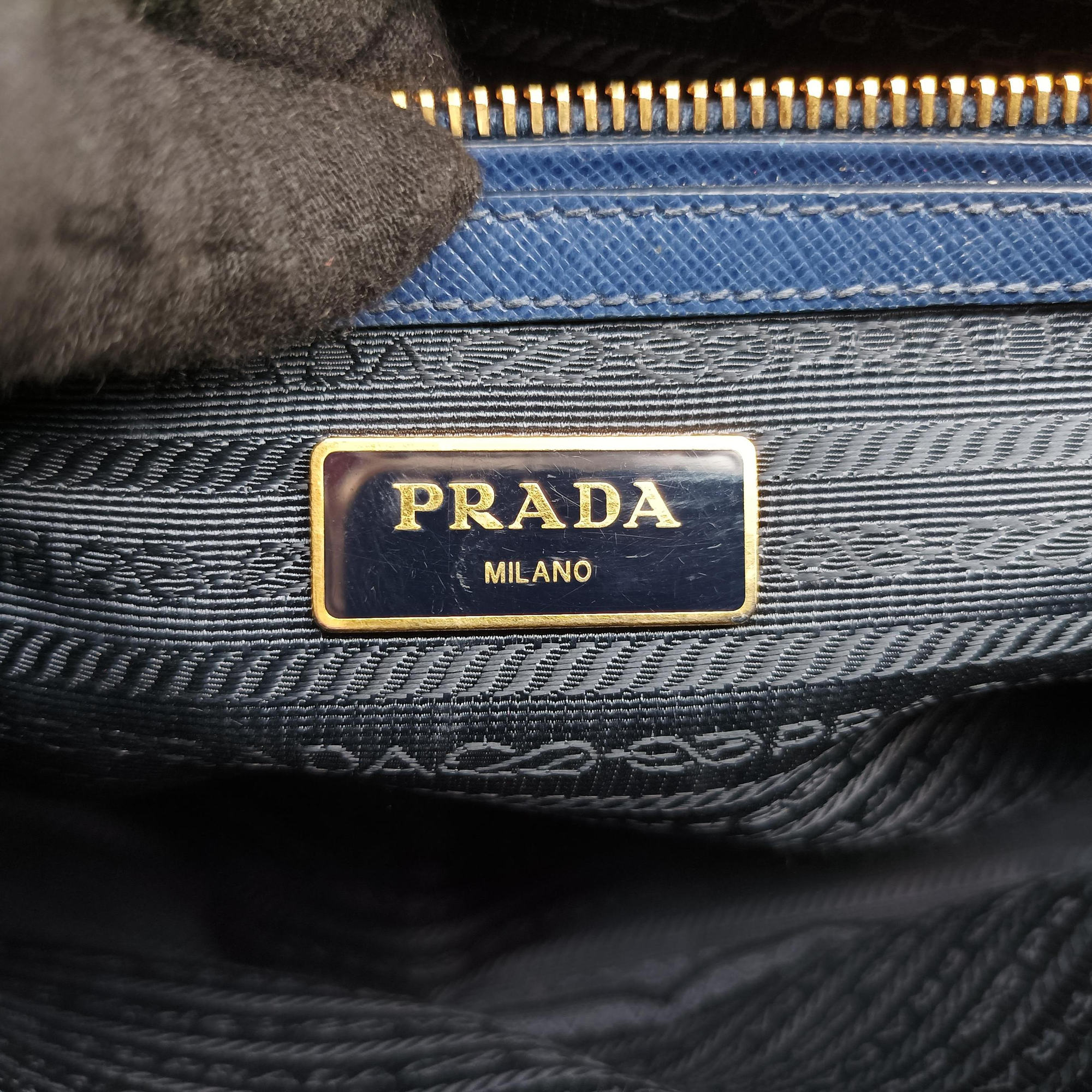 Vintage Prada Galleria Blue SAFFIANO Leather BN2274 handbag | stylenewstar