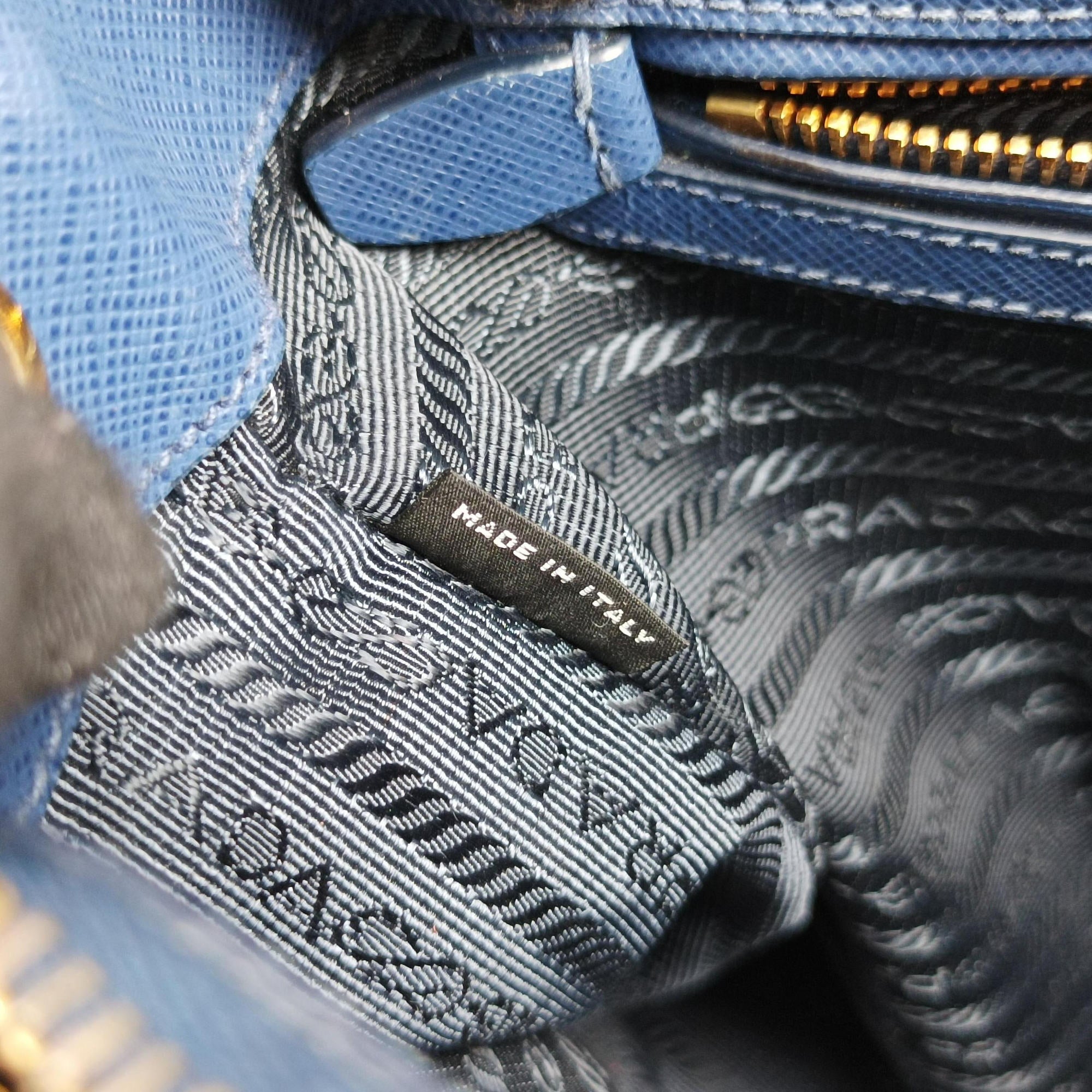 Vintage Prada Galleria Blue SAFFIANO Leather BN2274 handbag | stylenewstar