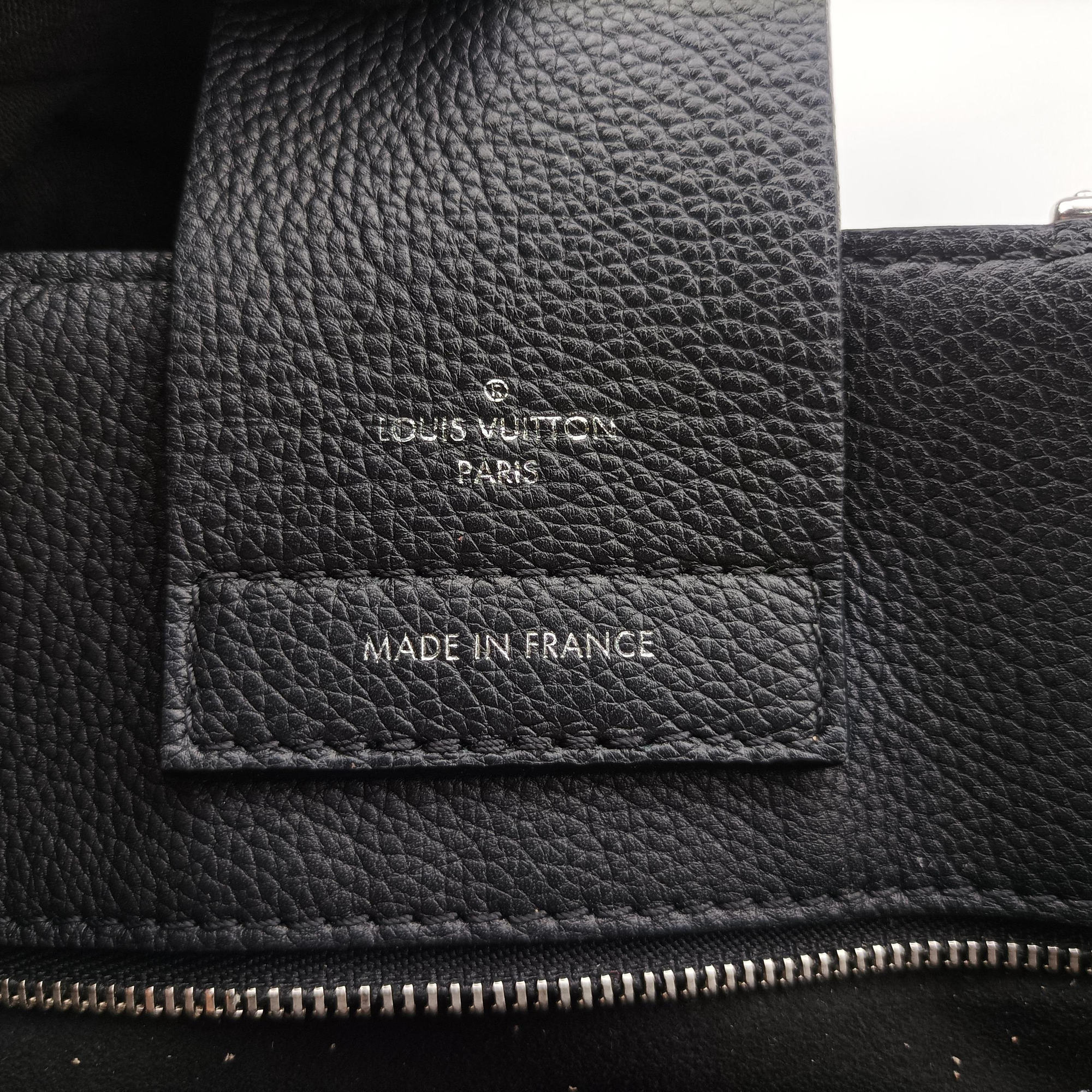 Pre-owned Louis Vuitton Lockme Day 	Noir Grained Calf Leather M53730 handbag | stylenewstar