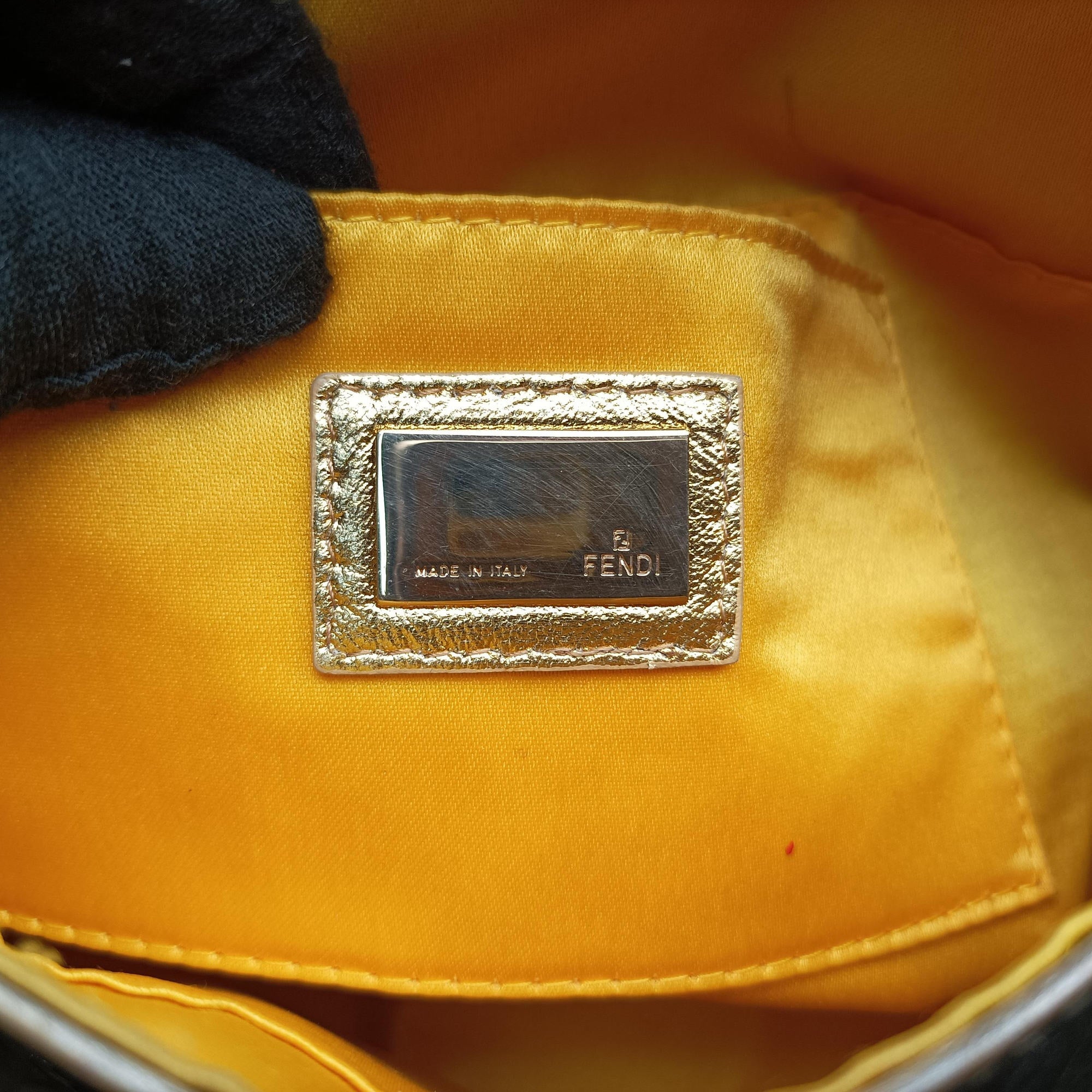 Pre-owned Fendi Baguette Golden Leather 8BR180 shoulderbag | stylenewstar
