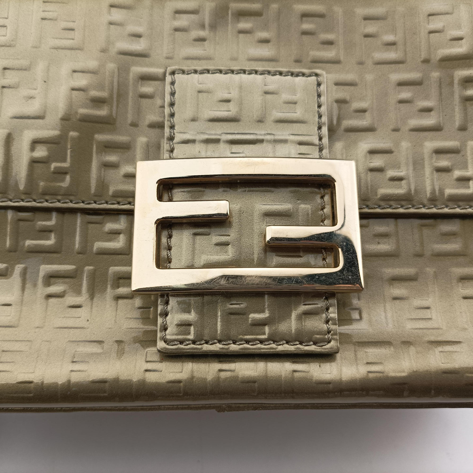 Pre-owned Fendi Baguette Golden Leather 8BR180 shoulderbag | stylenewstar