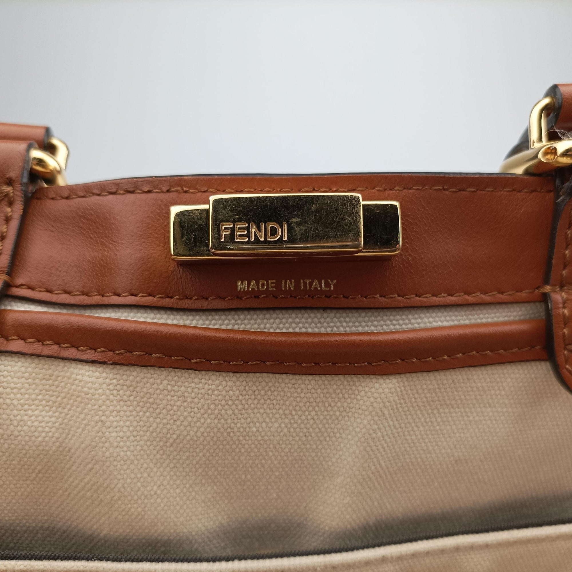 Pre-owned Fendi Peekaboo Beige canvas 8BH374 shoulderbag | stylenewstar
