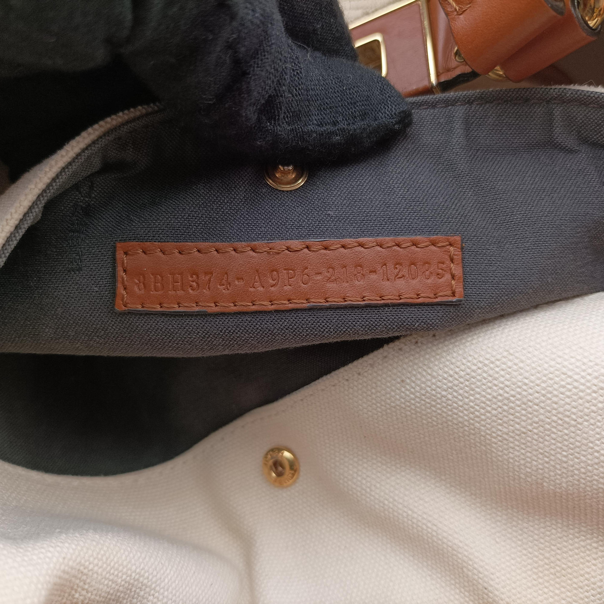Pre-owned Fendi Peekaboo Beige canvas 8BH374 shoulderbag | stylenewstar