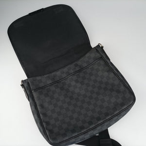Pre-owned Louis Vuitton DANIEL MM Noir Damier GRAPHITE N58029 shoulderbag | stylenewstar