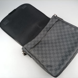Secondhand Louis Vuitton DANIEL MM Noir Damier Graphite N58029 shoulderbag | stylenewstar