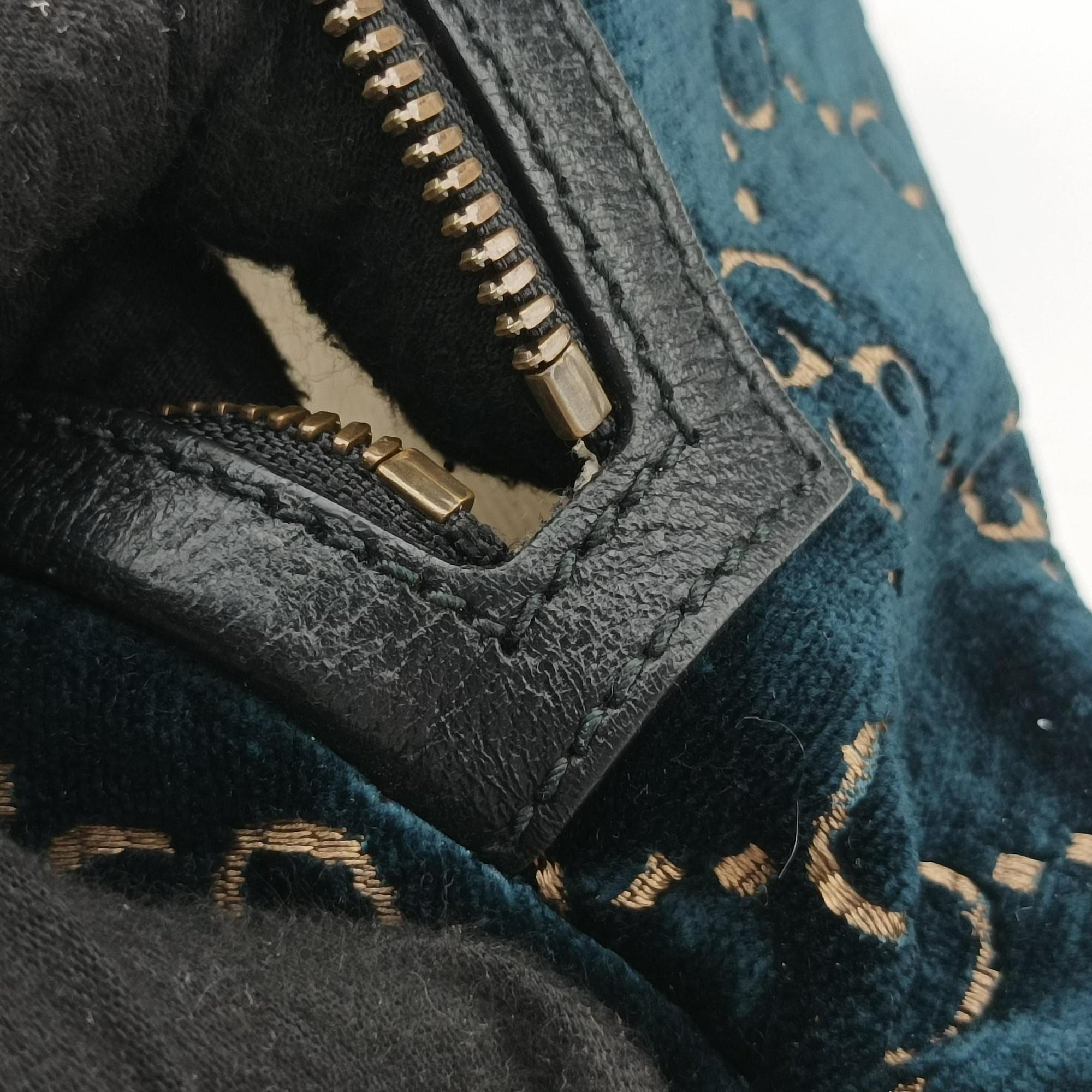 Secondhand Gucci GG Velvet Navy velour 574968 bum bag/waist bag | stylenewstar