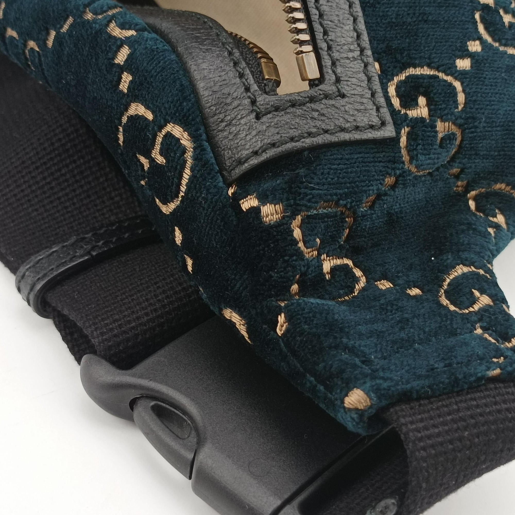 Secondhand Gucci GG Velvet Navy velour 574968 bum bag/waist bag | stylenewstar