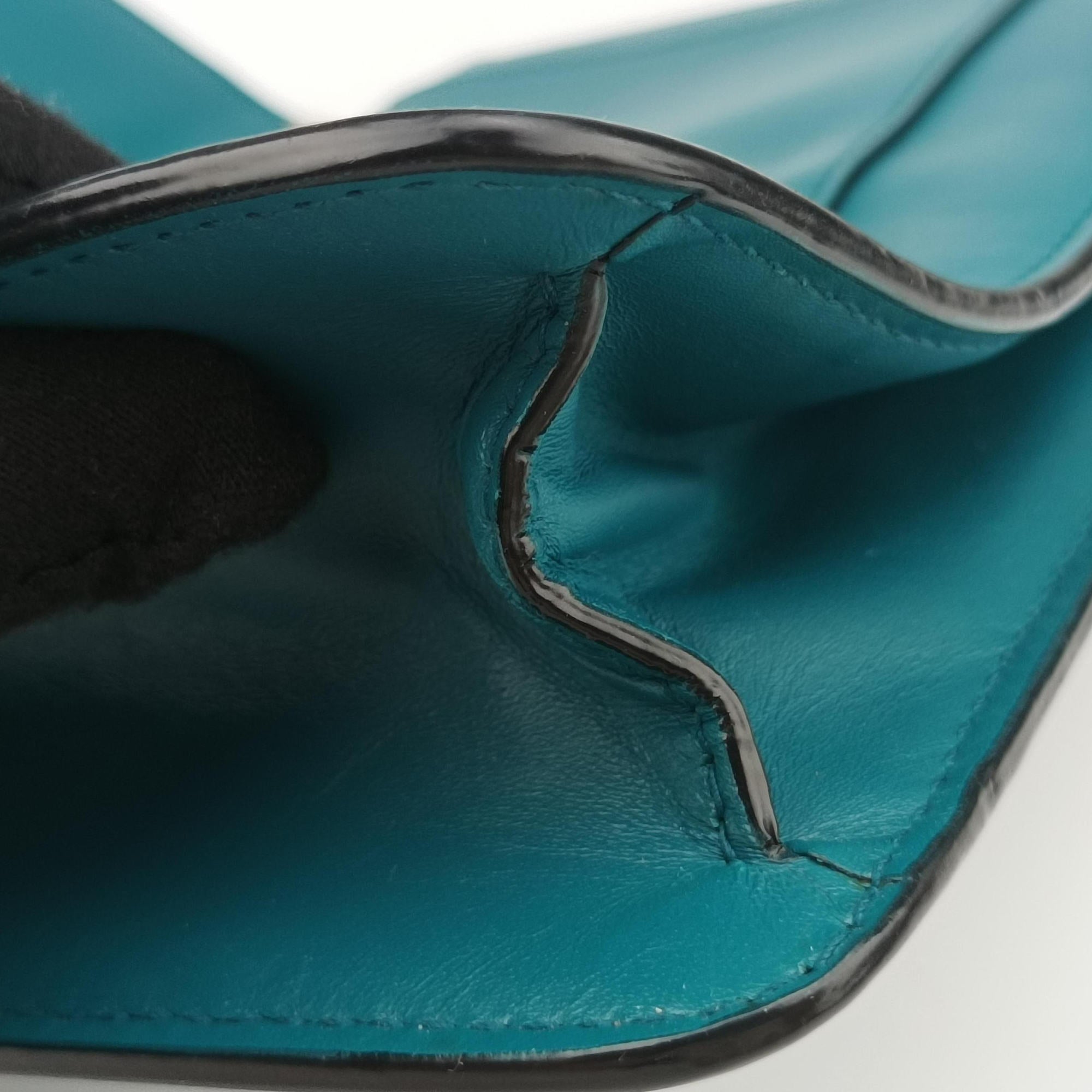 Secondhand Bvlgari SERPENTI FOREVER Blue Leather  shoulderbag | stylenewstar
