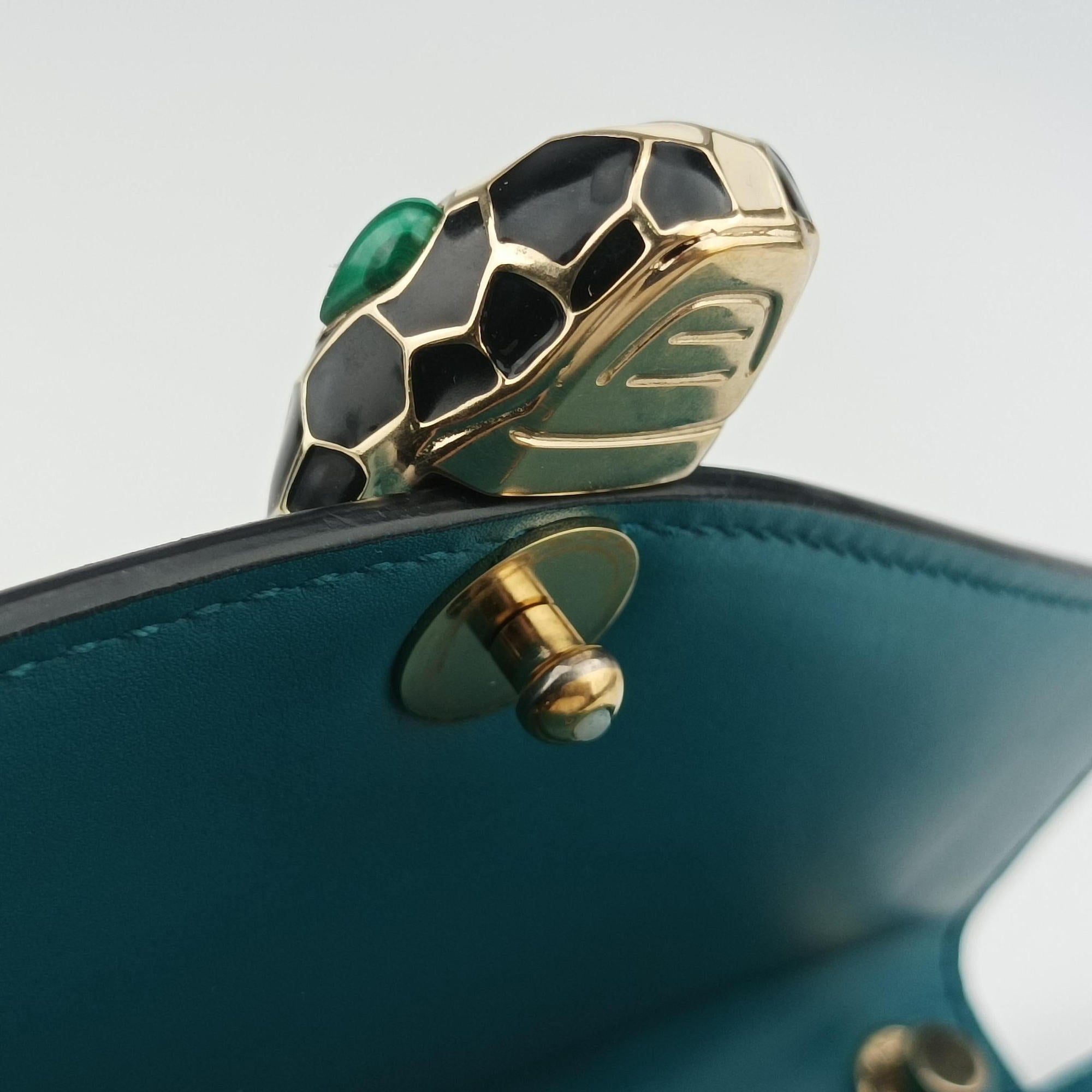 Secondhand Bvlgari SERPENTI FOREVER Blue Leather  shoulderbag | stylenewstar