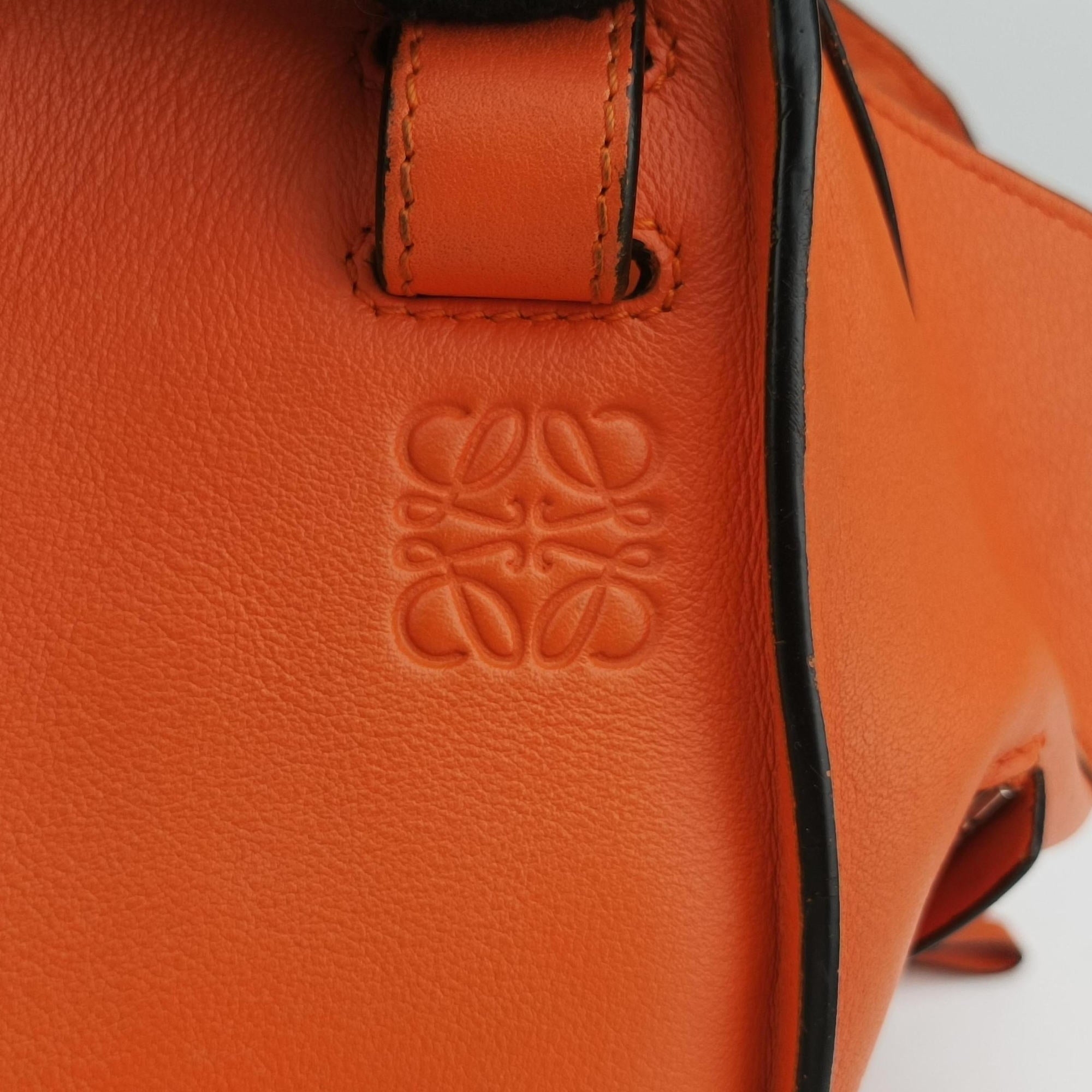 Pre-owned Loewe hammock Orange leather  shoulderbag | stylenewstar